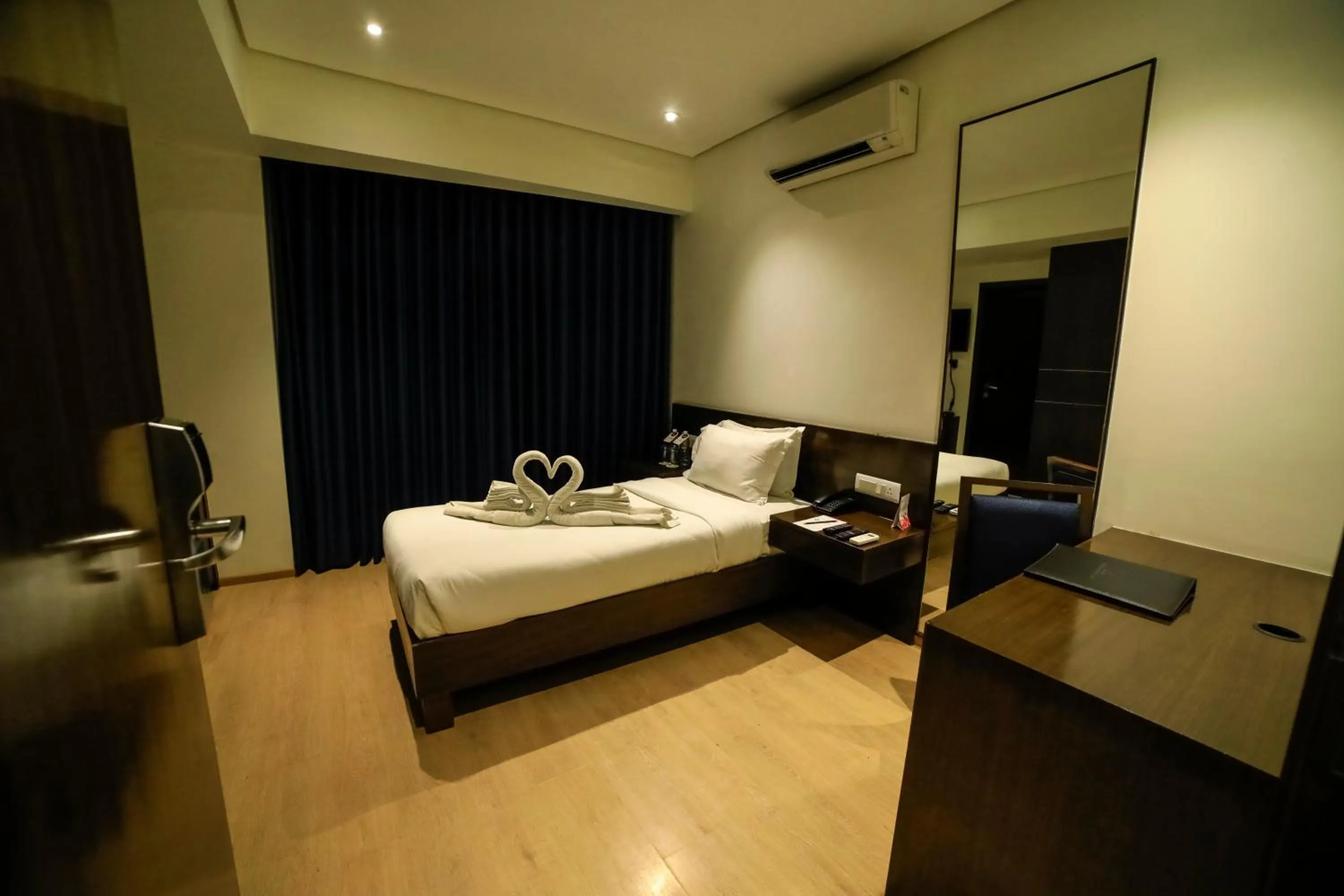 Bed in Hotel German Palace Near to Airport