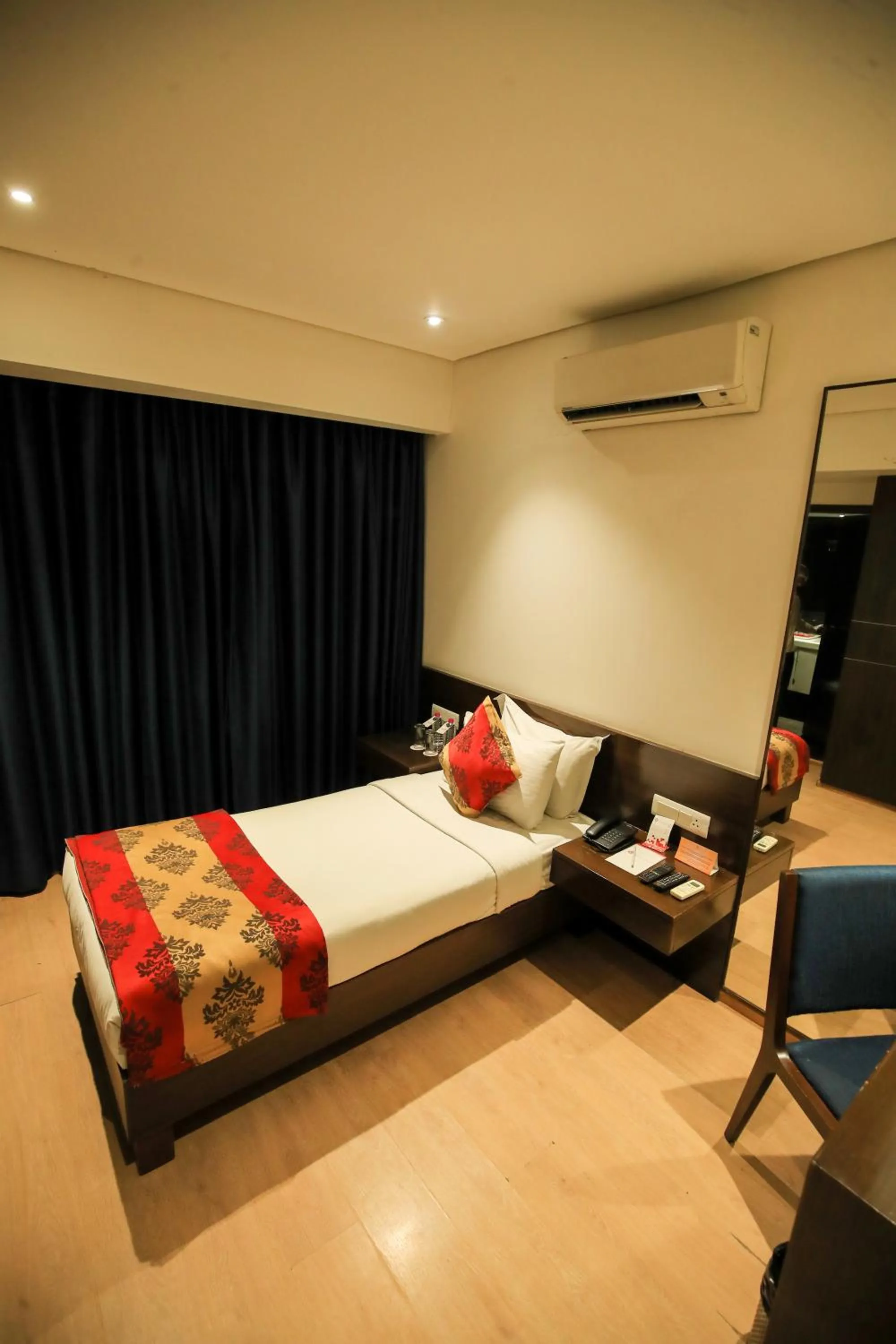 Bed in Hotel German Palace Near to Airport