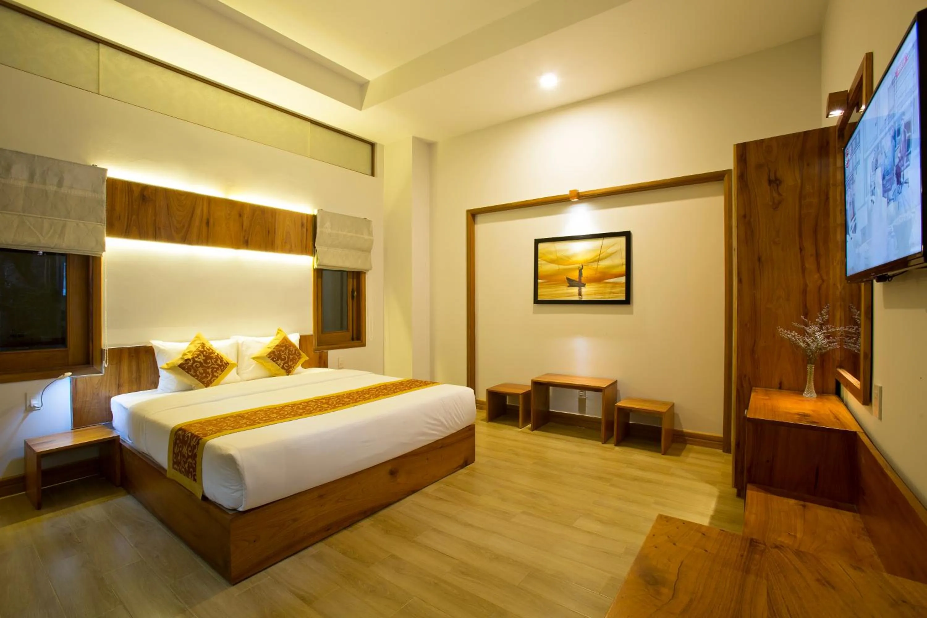 Photo of the whole room, Bed in Hanging Garden Hoi An