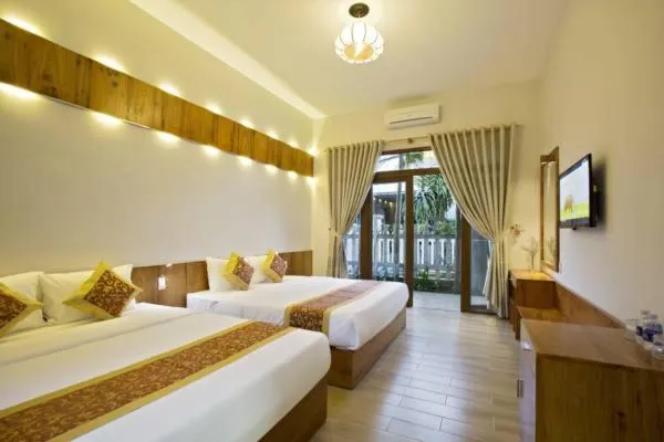 Bathroom, Bed in Hanging Garden Hoi An