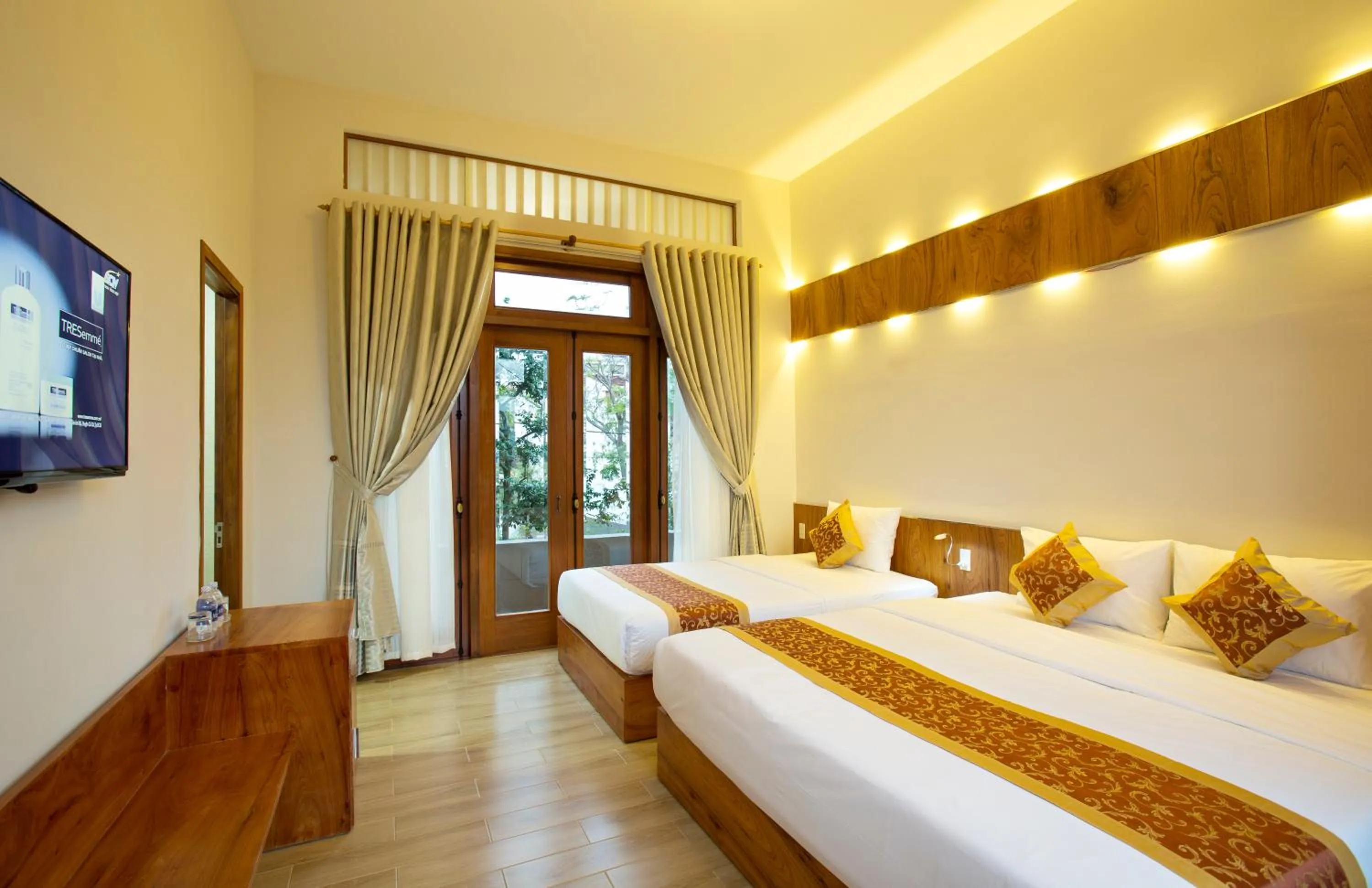 Bed in Hanging Garden Hoi An