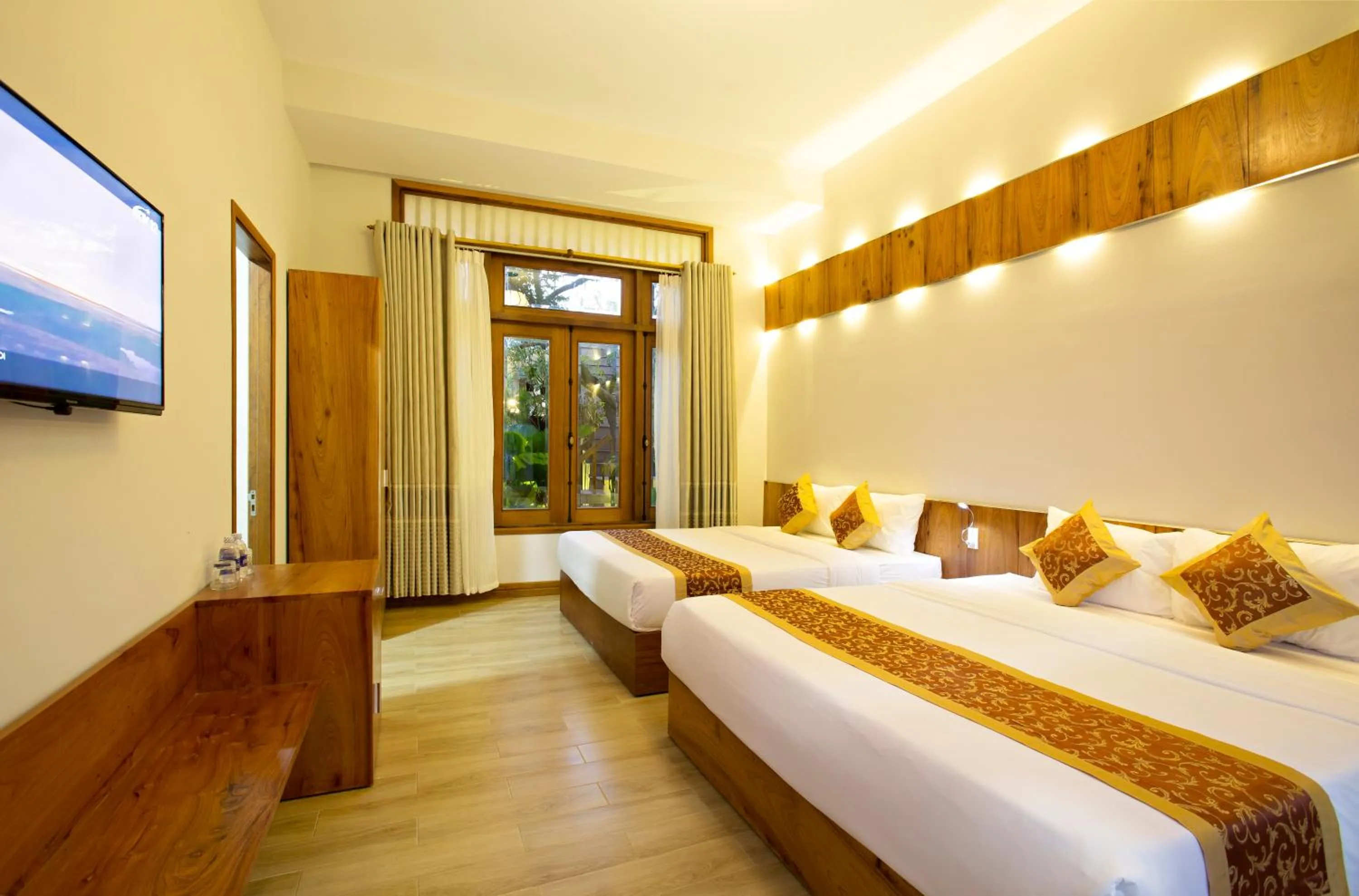 Drinks, Bed in Hanging Garden Hoi An