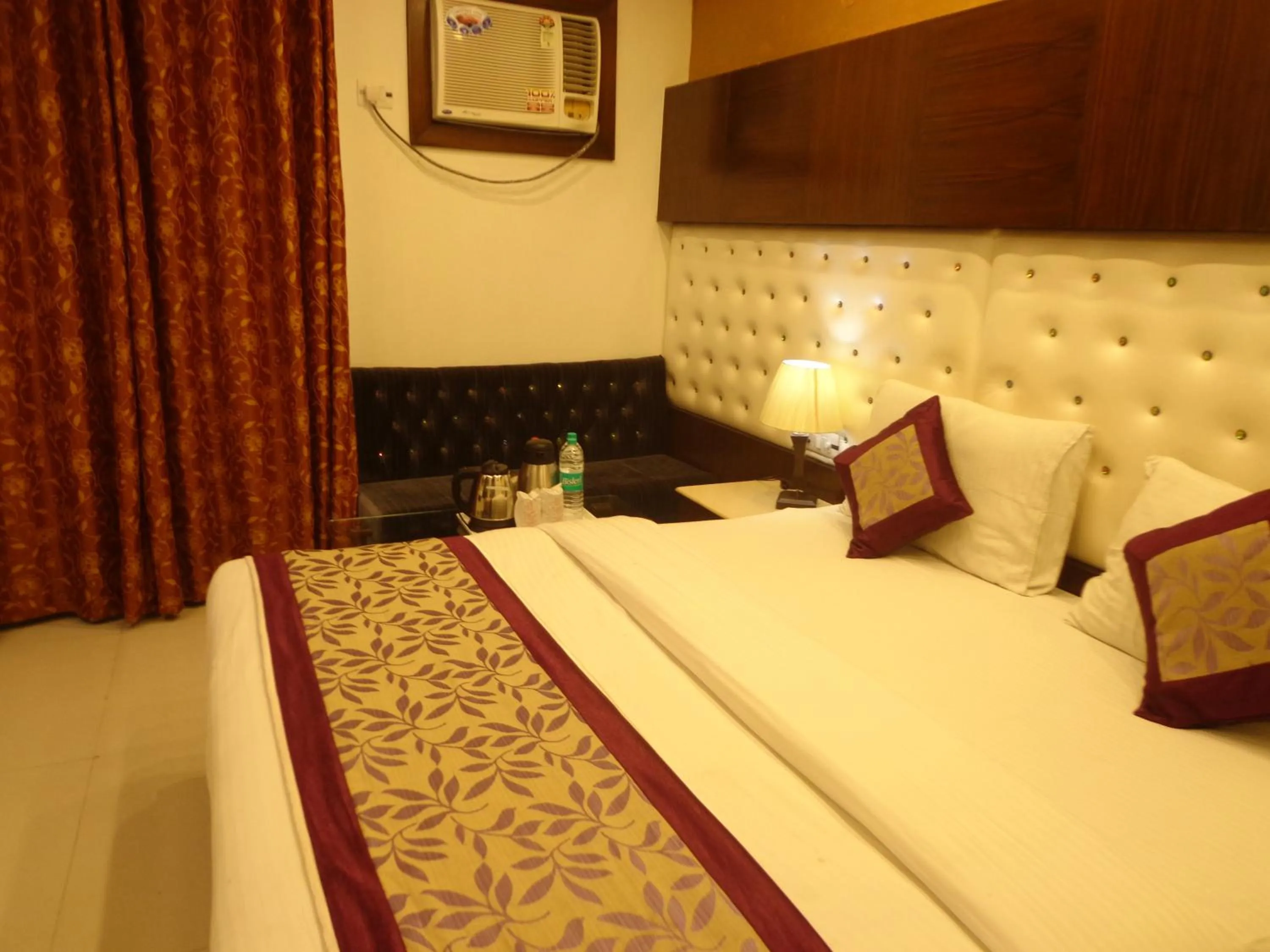 Bedroom in Hotel Station View Opposite New Delhi Railway