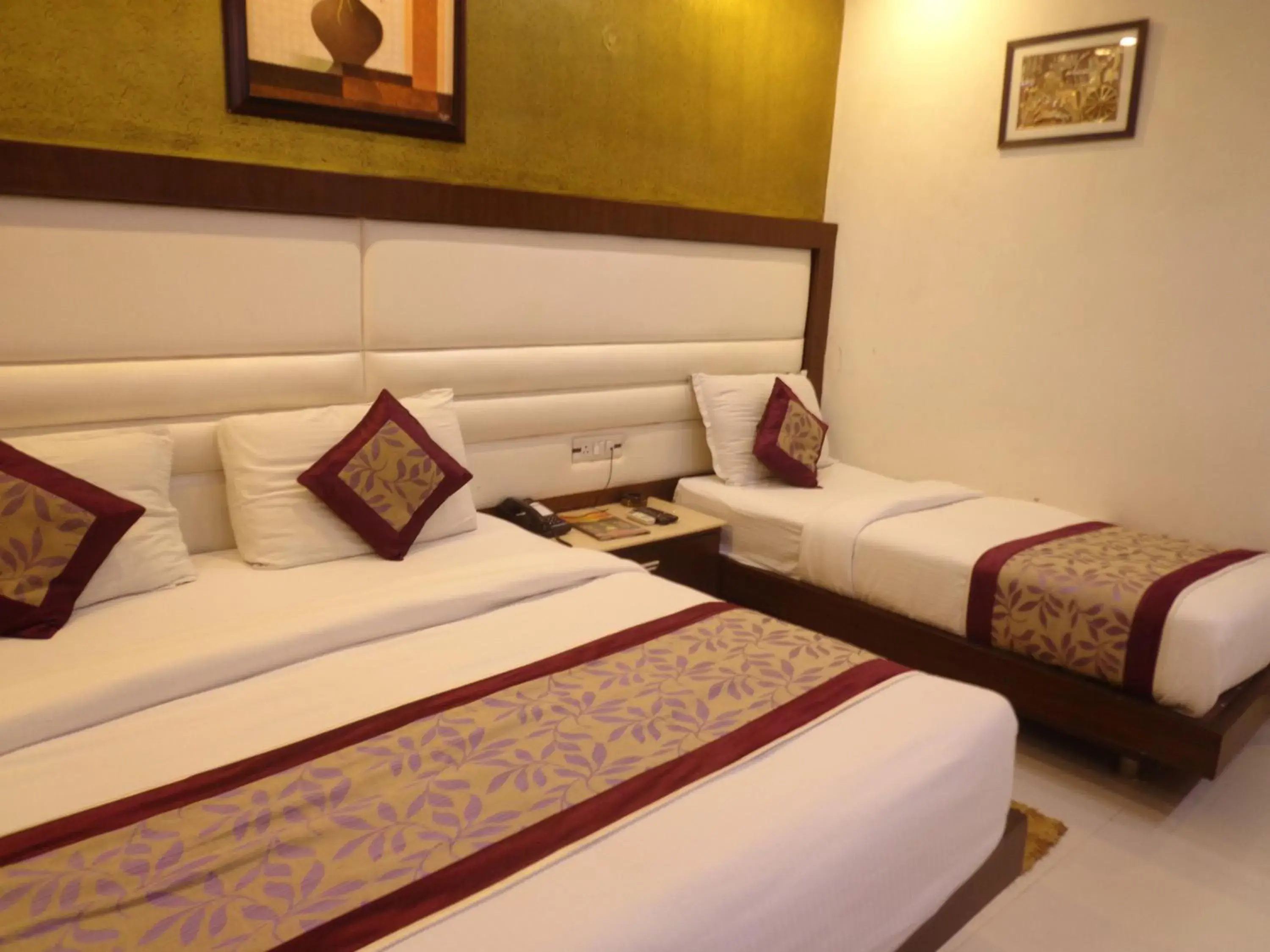Classic Triple Room in Hotel Station View Opposite New Delhi Railway Classic Triple Room in Hotel Station View Opposite New Delhi Railway