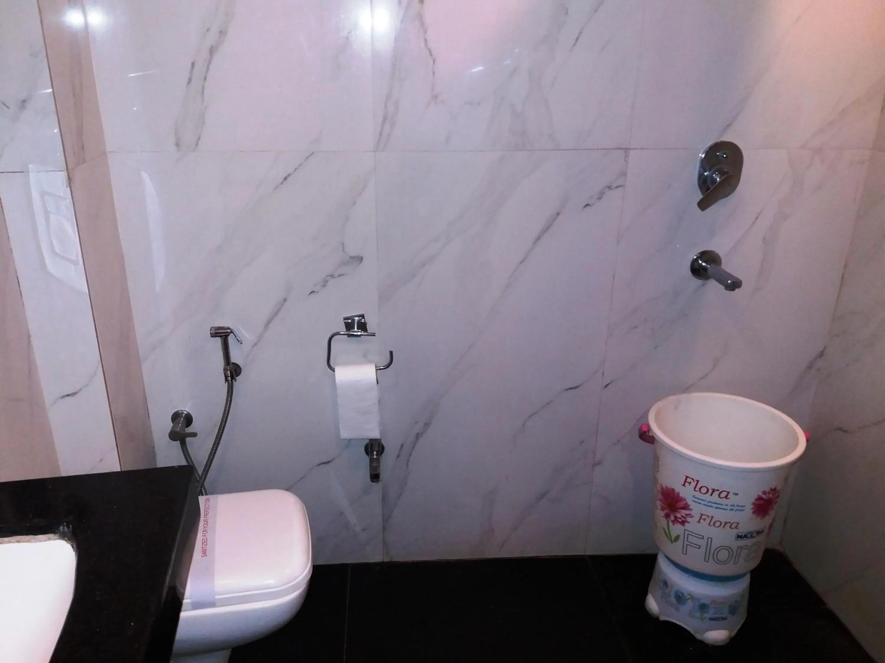 Bathroom in Hotel Station View Opposite New Delhi Railway