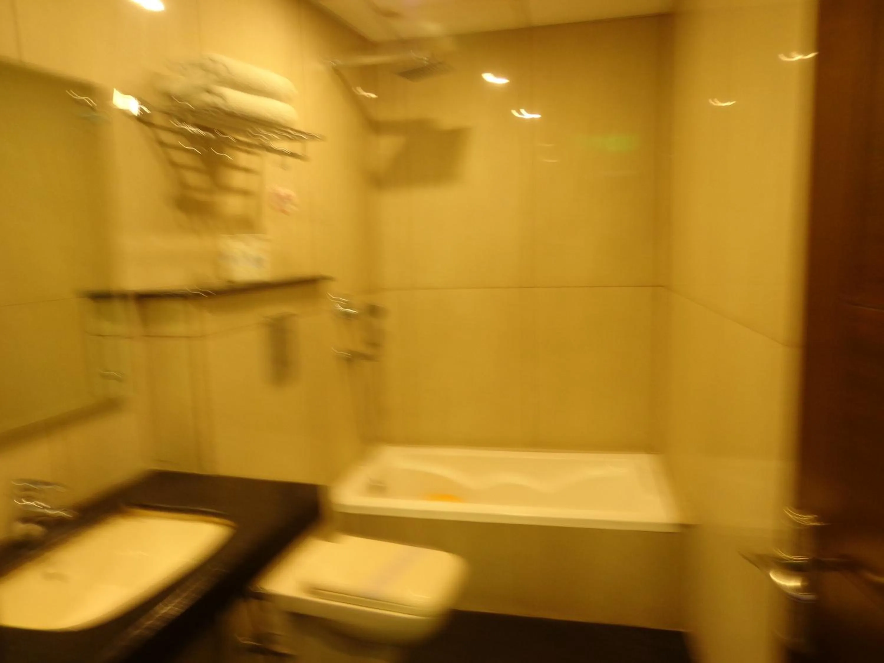 Bathroom in Hotel Station View Opposite New Delhi Railway