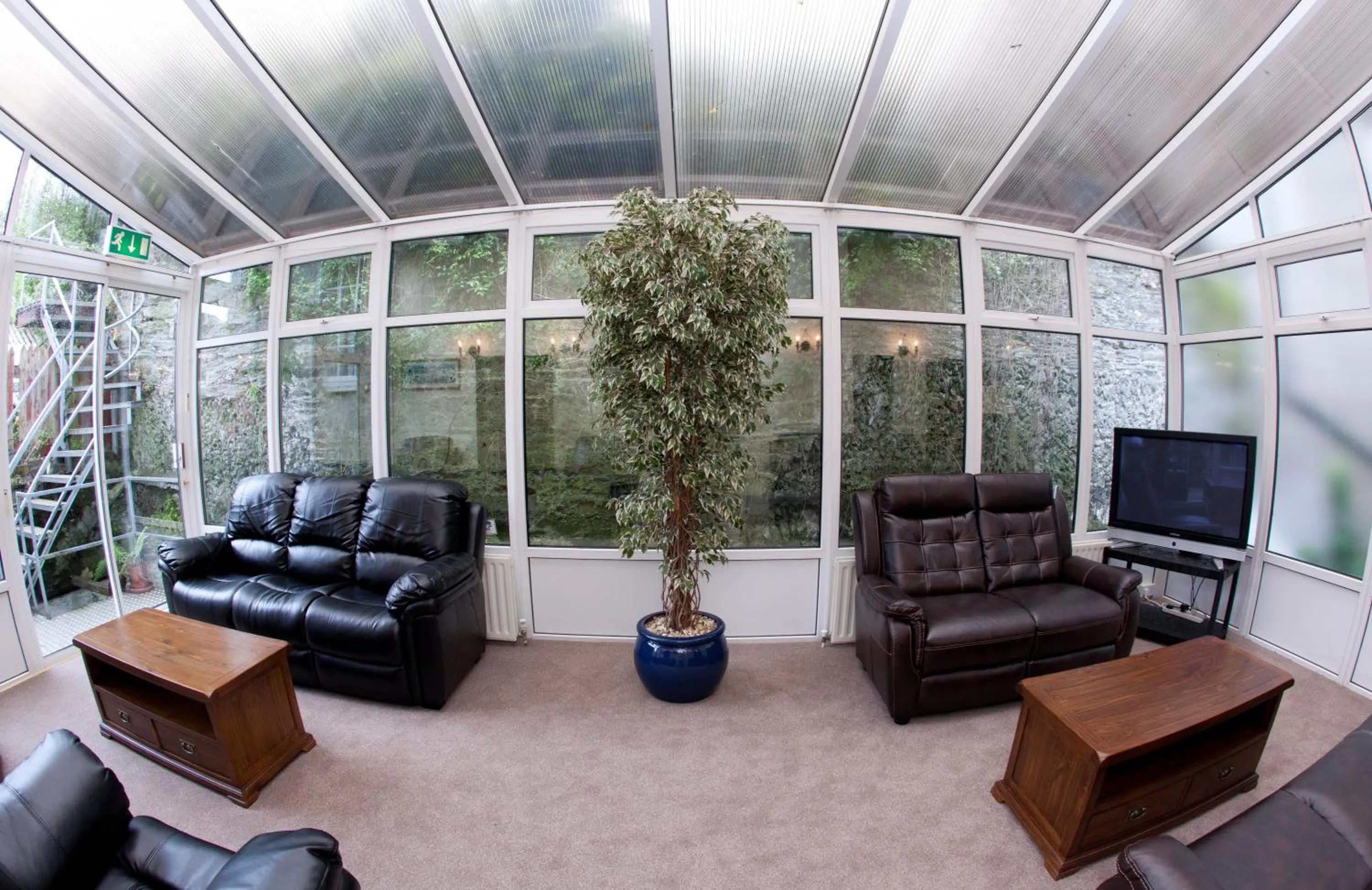 Communal lounge/ TV room in Long Quay House