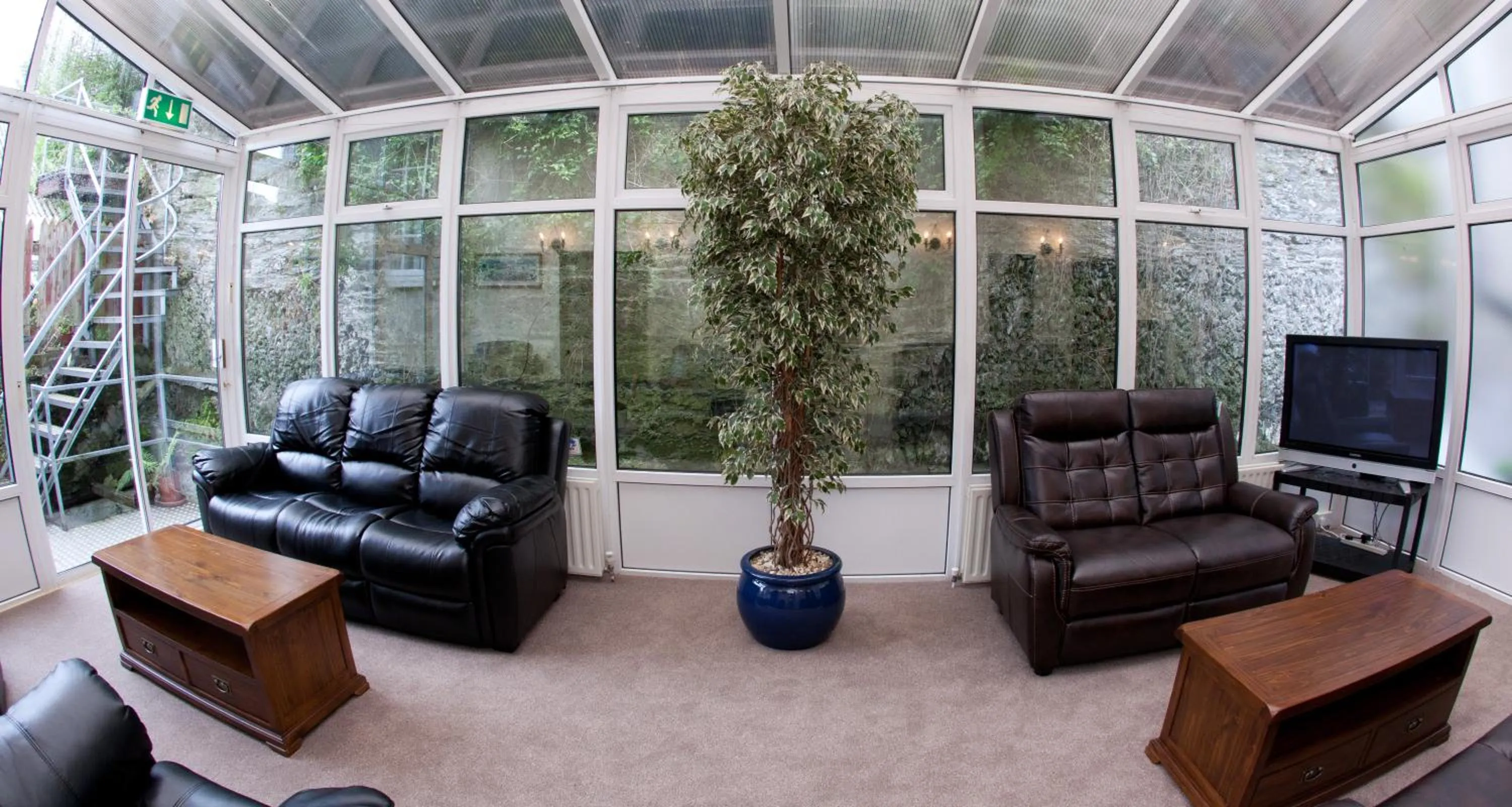 Communal lounge/ TV room in Long Quay House