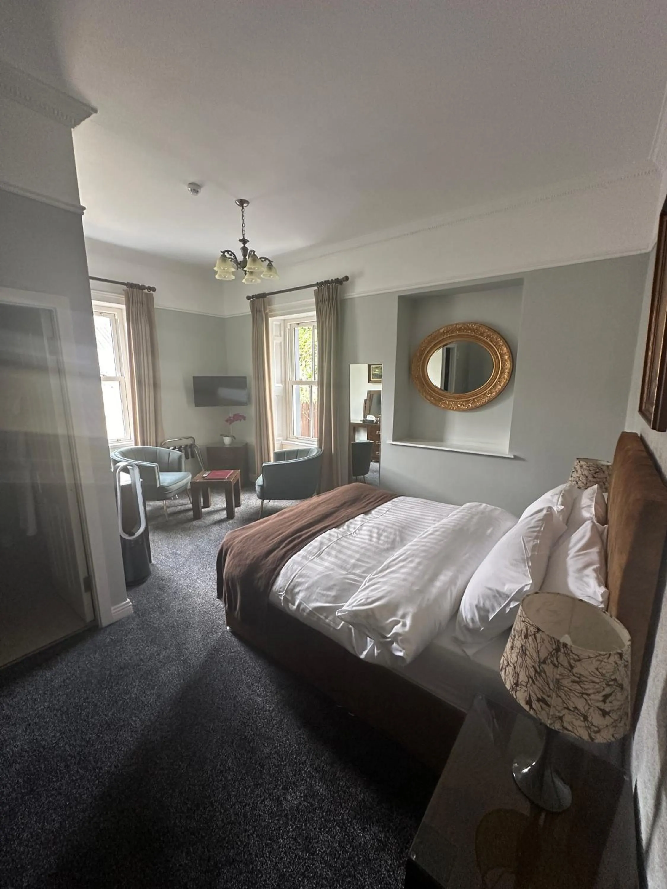 Bedroom, Bed in Long Quay House