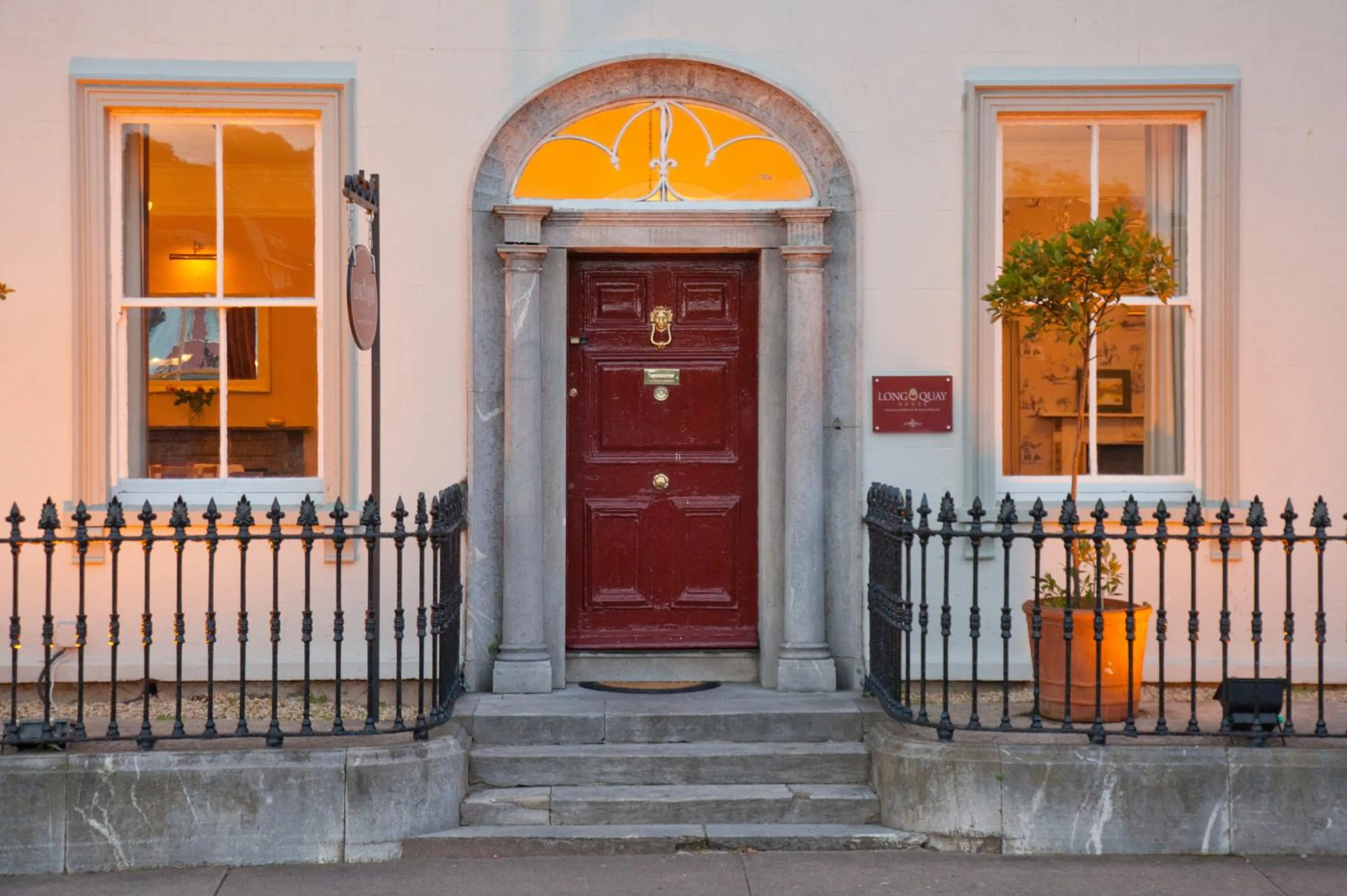 Facade/entrance in Long Quay House