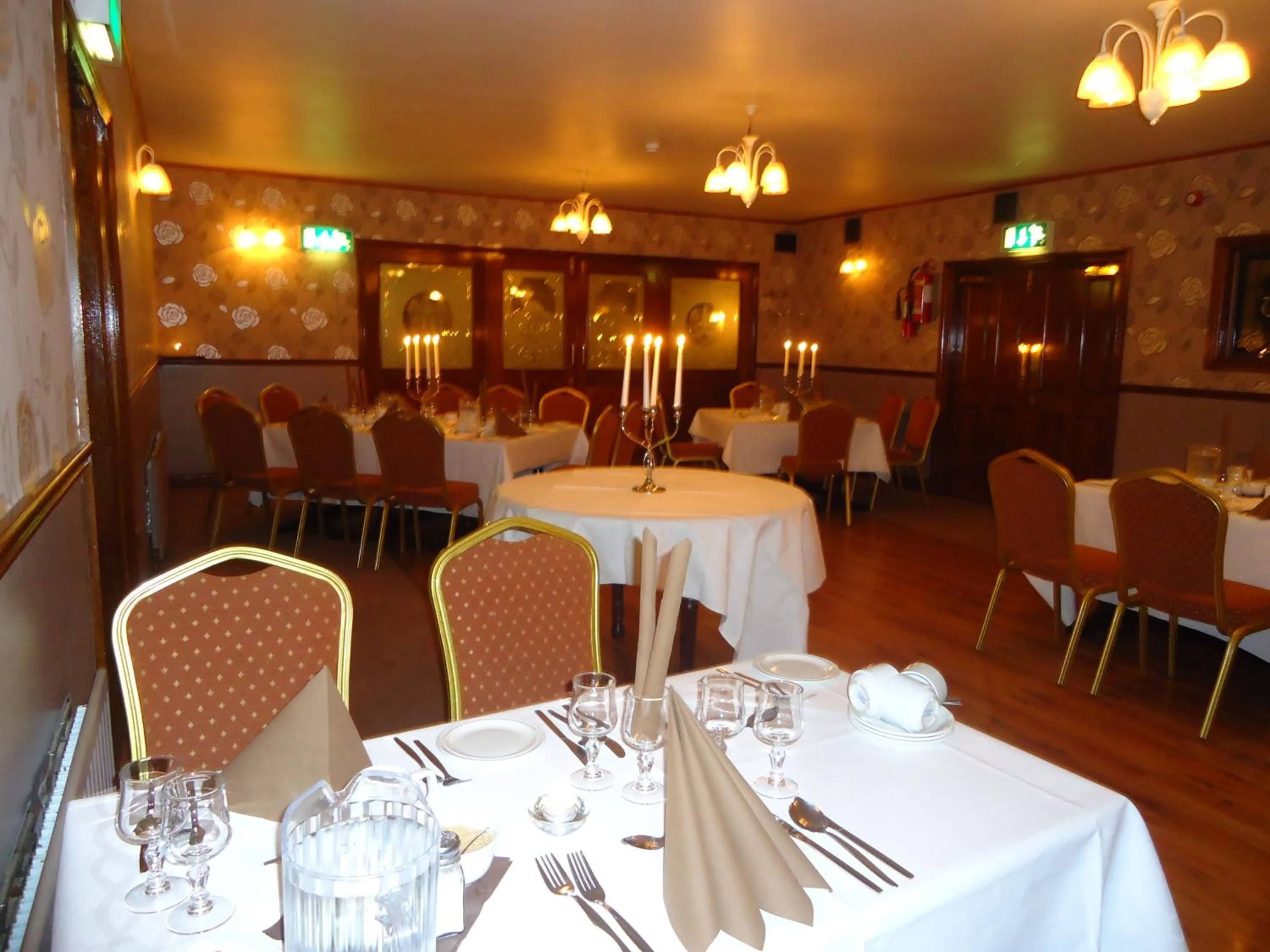 Restaurant/places to eat in Templemore Arms Hotel