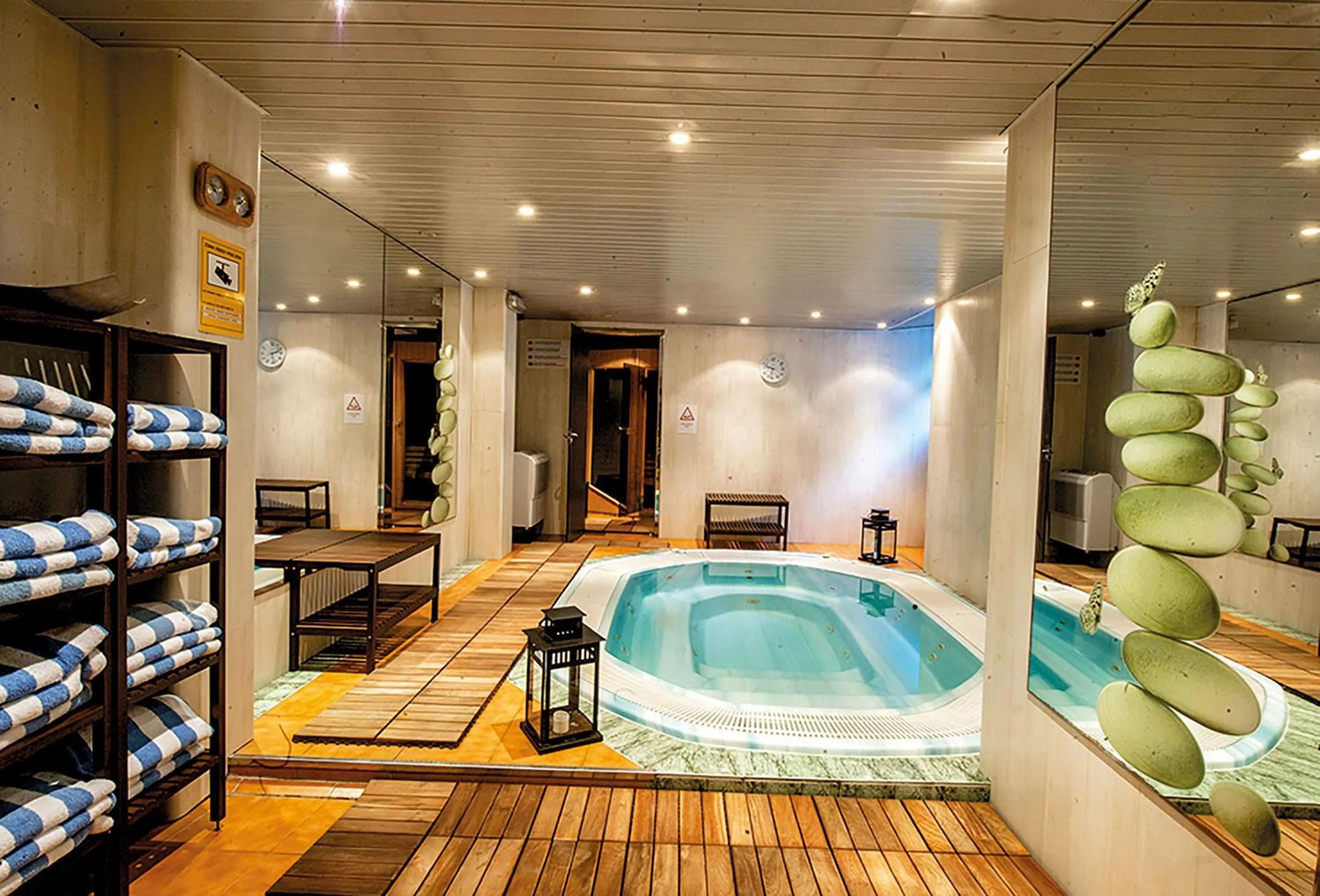 Hot Tub in Hotel Sant Gothard by Nexta