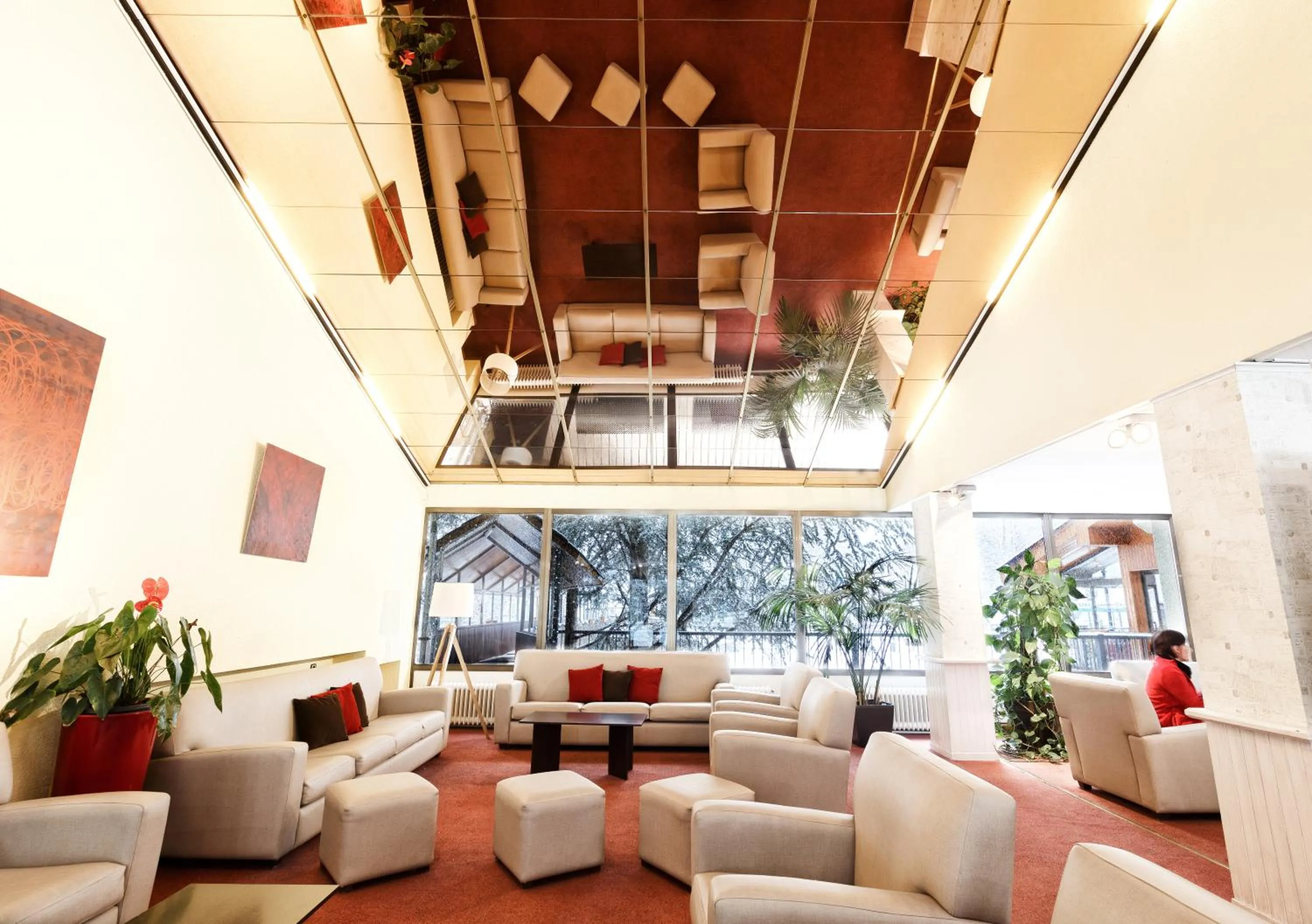 Communal lounge/ TV room in Hotel Sant Gothard by Nexta