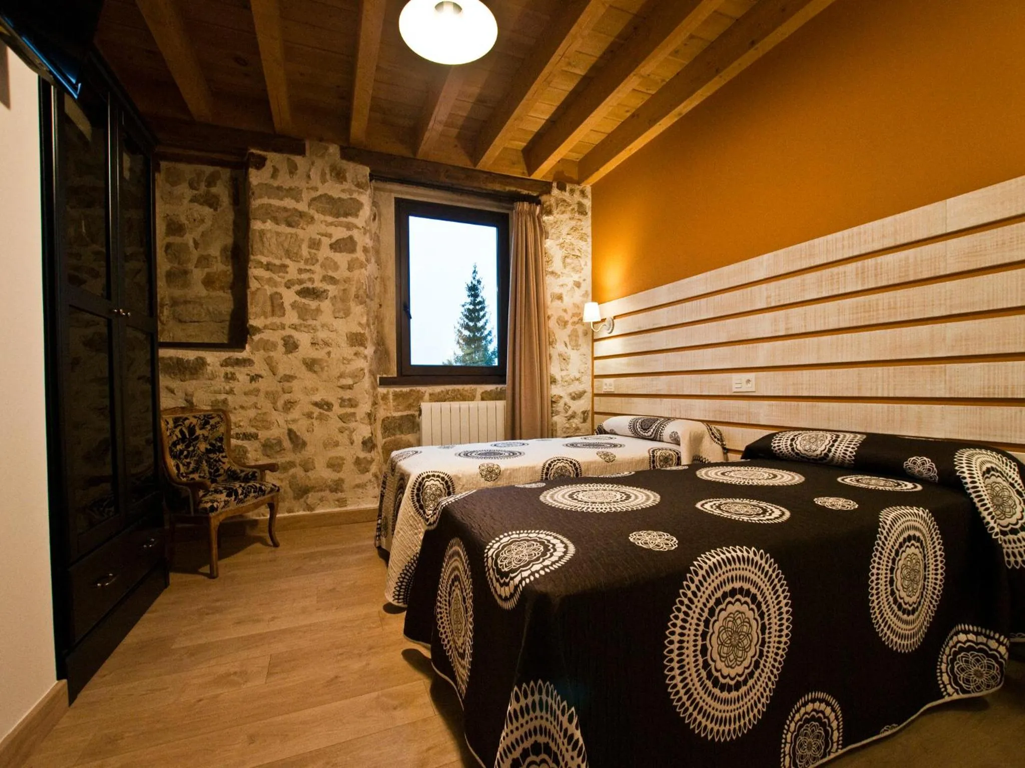 Photo of the whole room, Bed in La Casa de Beli