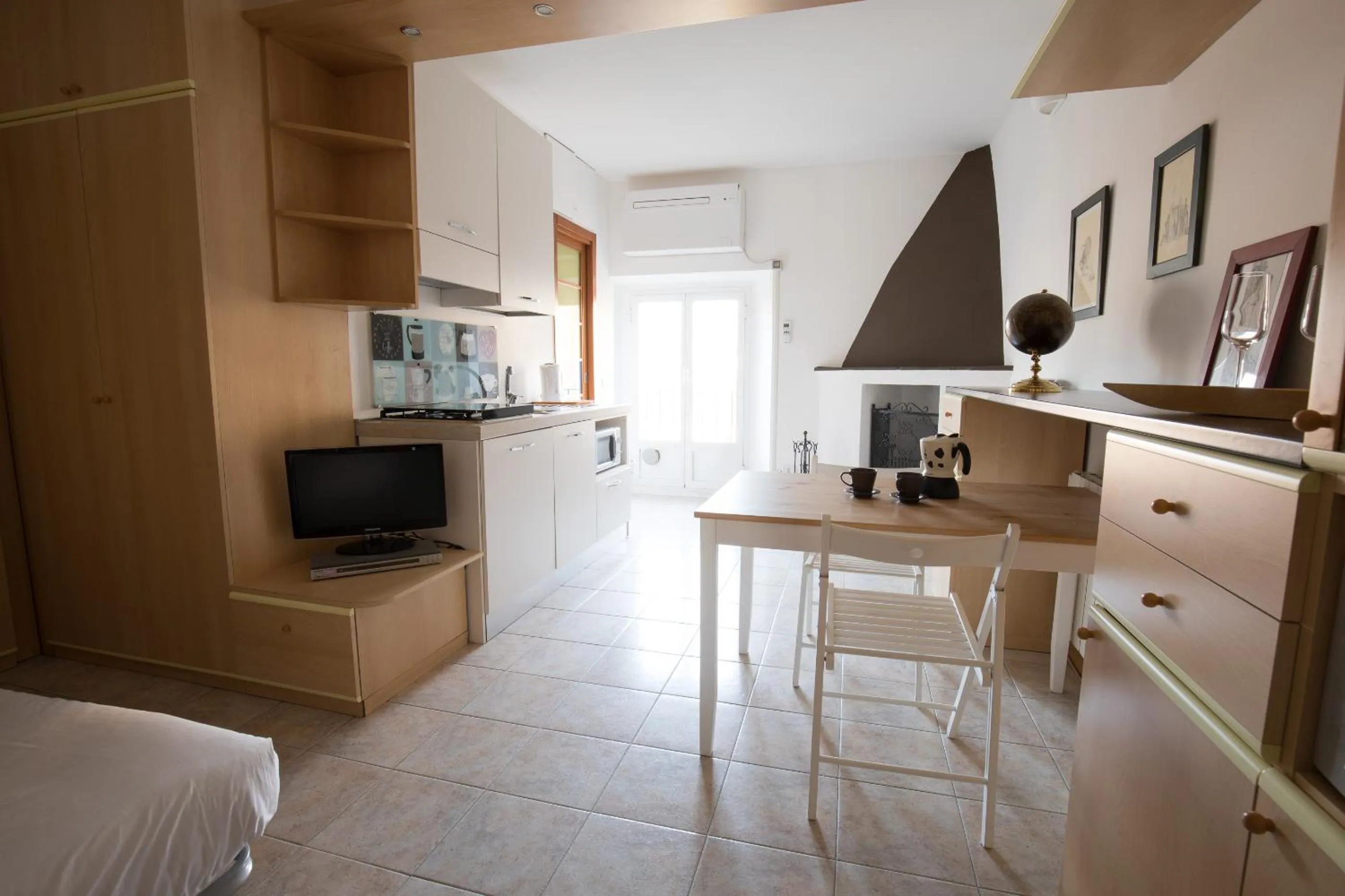 Photo of the whole room, Bed in Italianway-Bligny 39