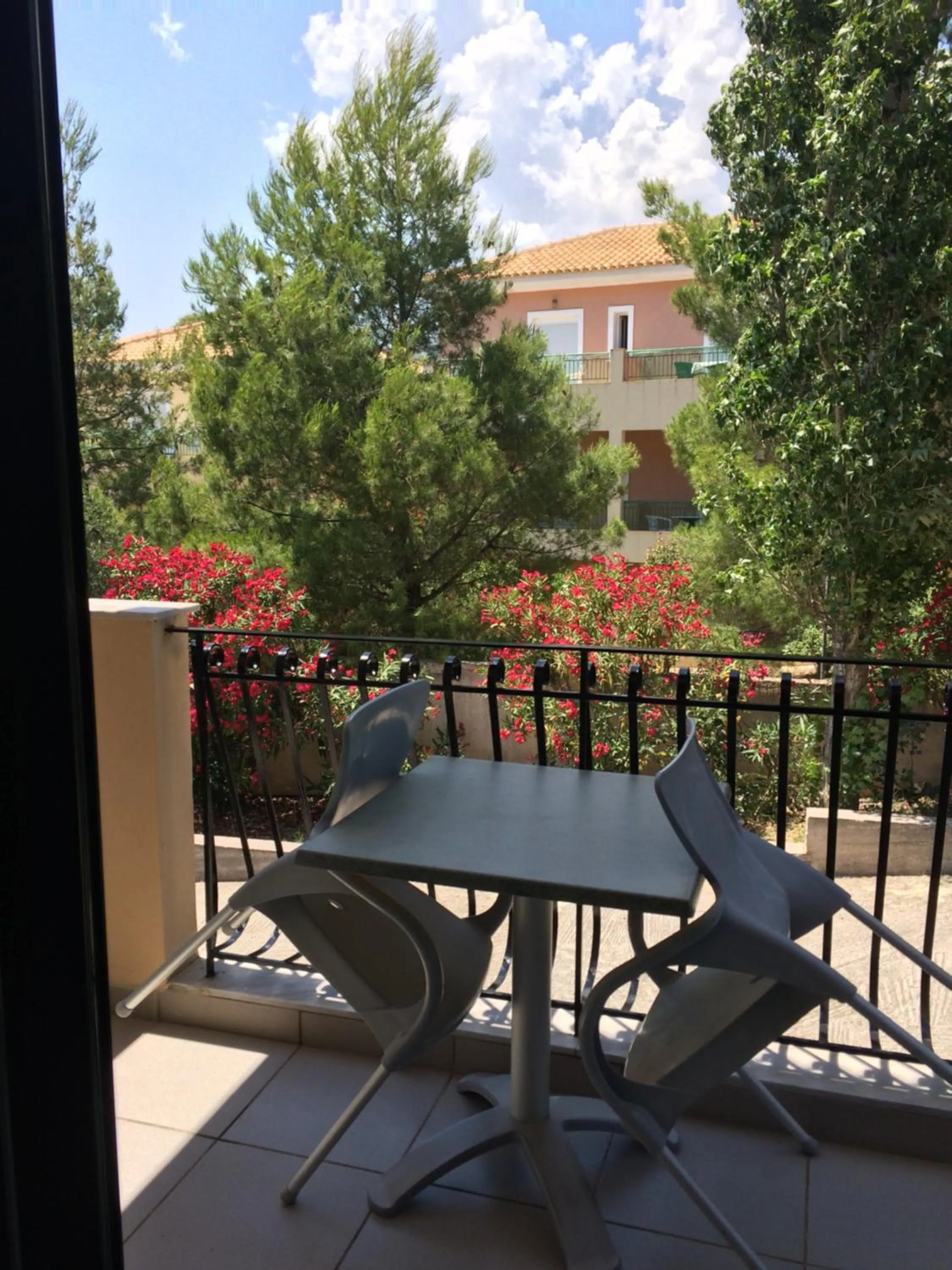Inner courtyard view in Koukounaries Studios