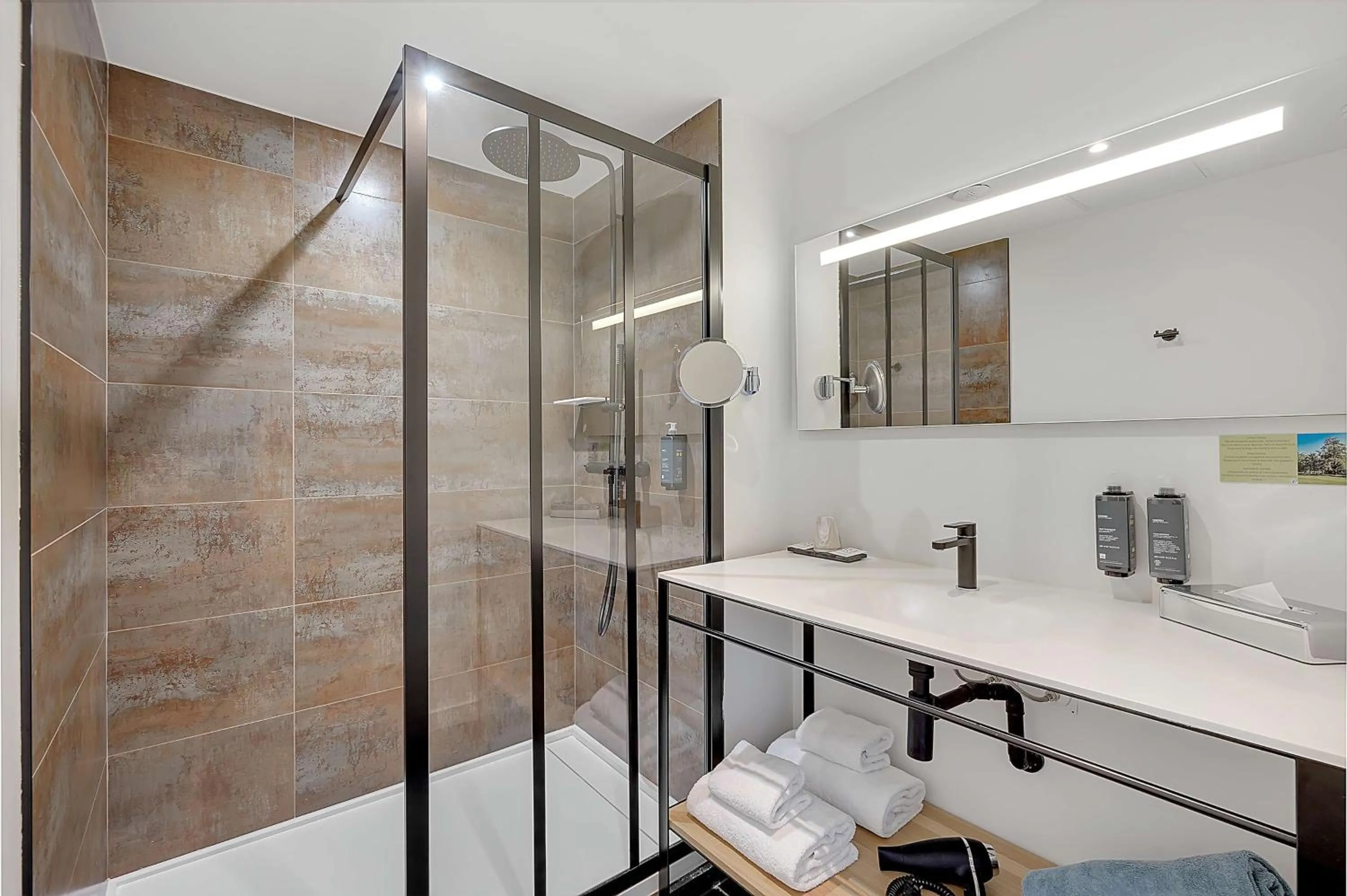 Bathroom in Best Western Premier Le Domaine de Montjoie