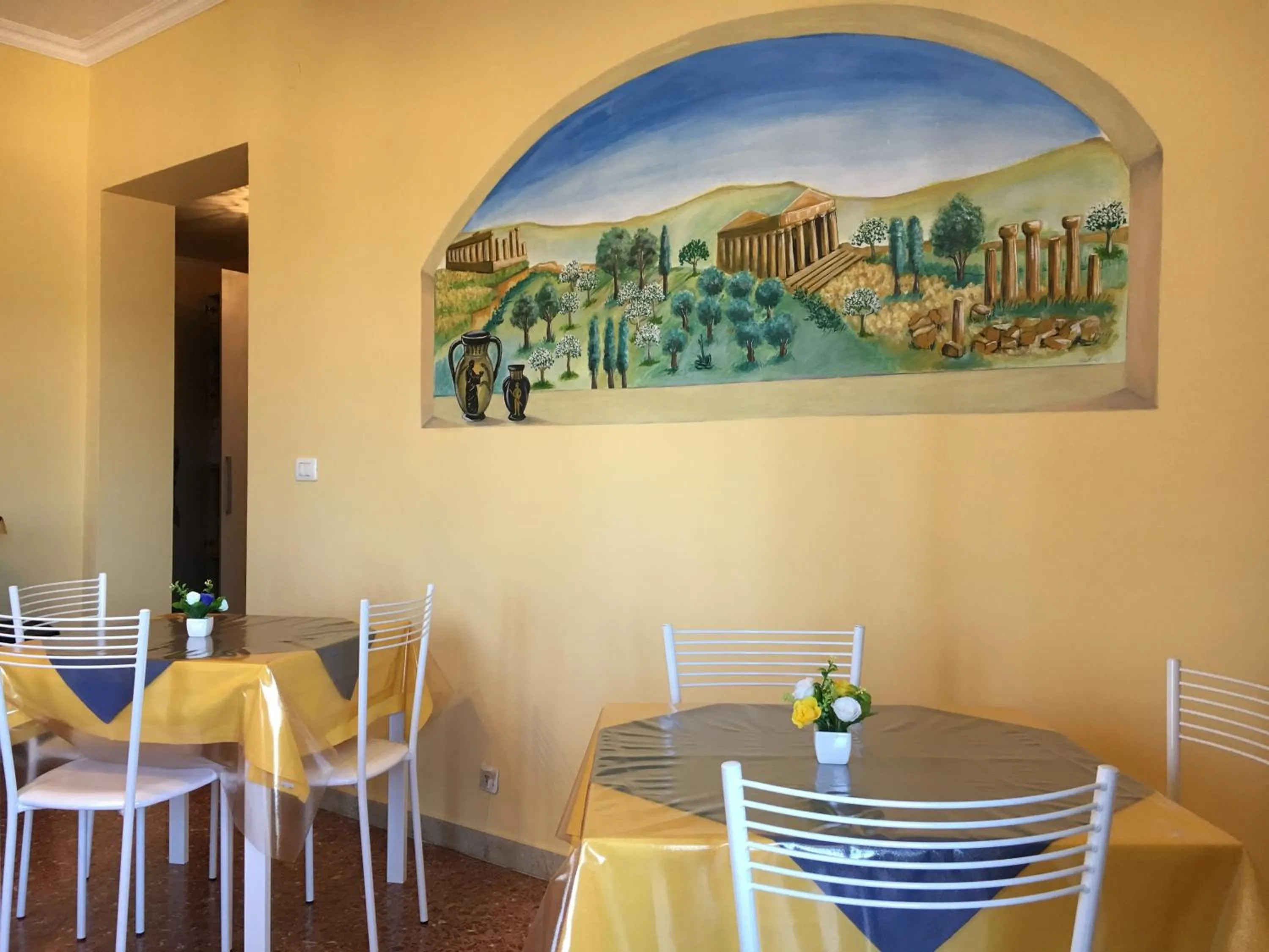 Communal lounge/ TV room in La Città degli Dei