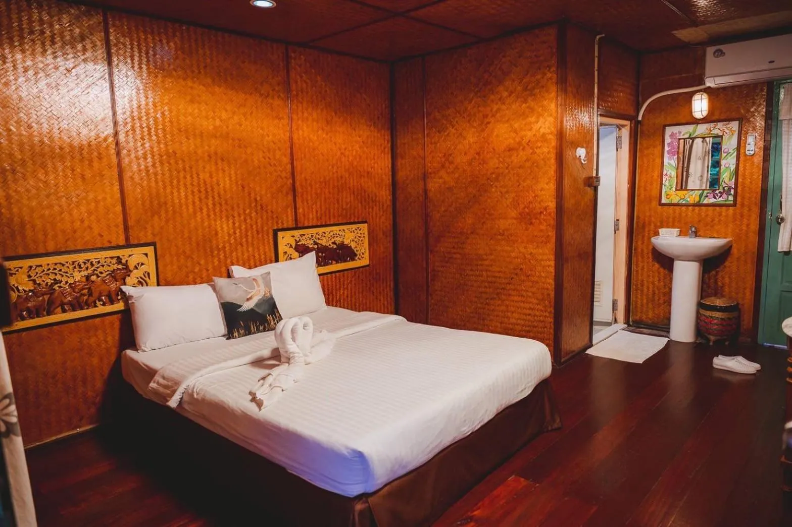 Bed in Baanpufa Resort