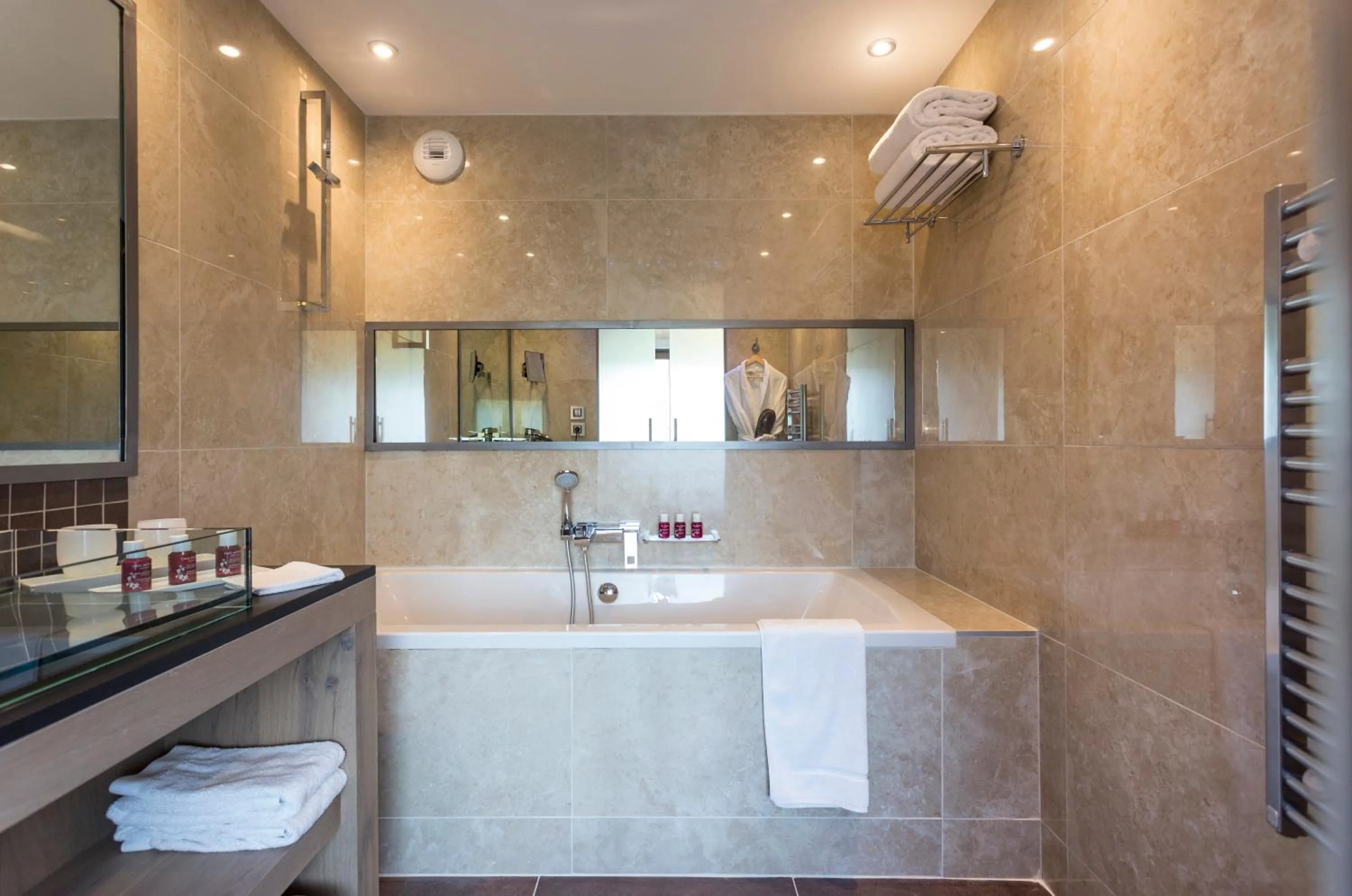 Bathroom in Hôtel Taj-I Mah by Les Etincelles