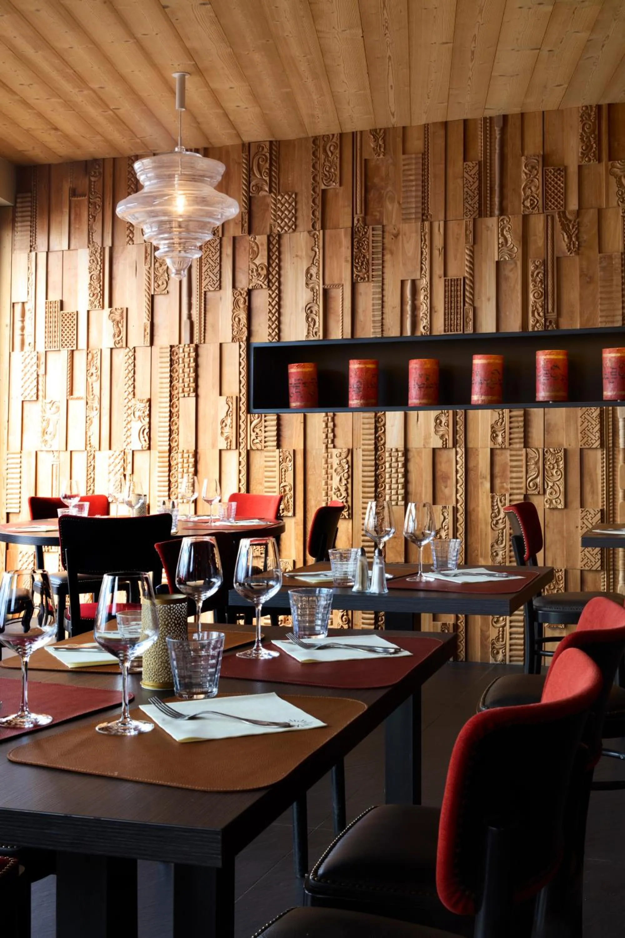 Restaurant/places to eat in Hôtel Taj-I Mah by Les Etincelles