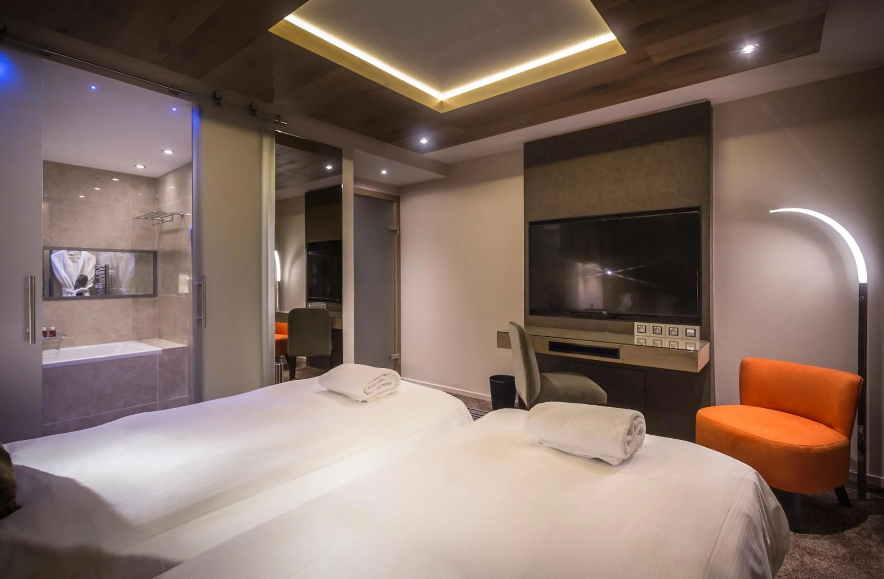 Bedroom, Bed in Hôtel Taj-I Mah by Les Etincelles