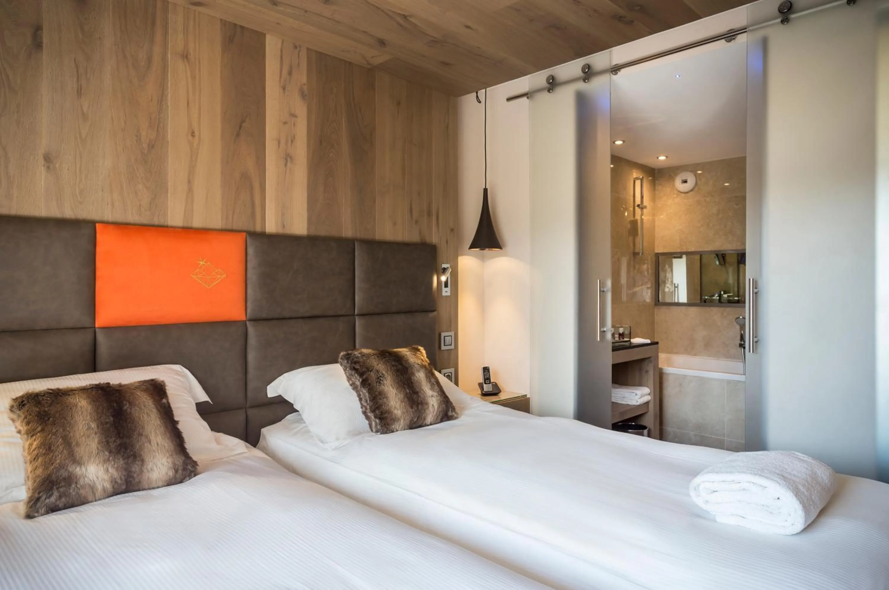 Bedroom, Bed in Hôtel Taj-I Mah by Les Etincelles