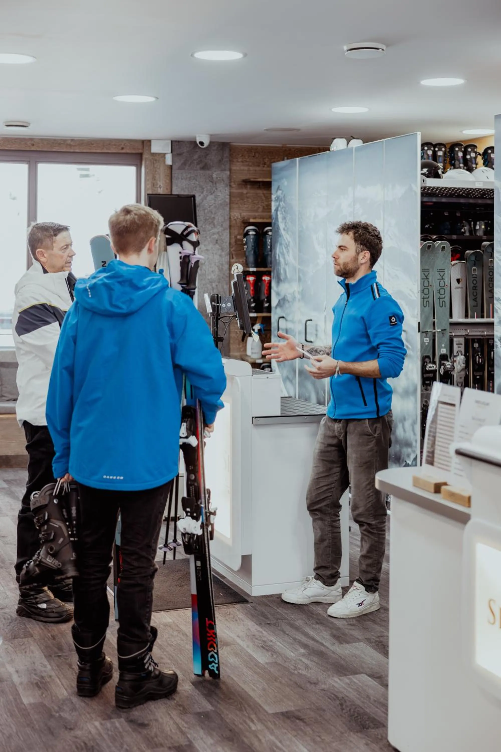 Skiing in Hôtel Taj-I Mah by Les Etincelles