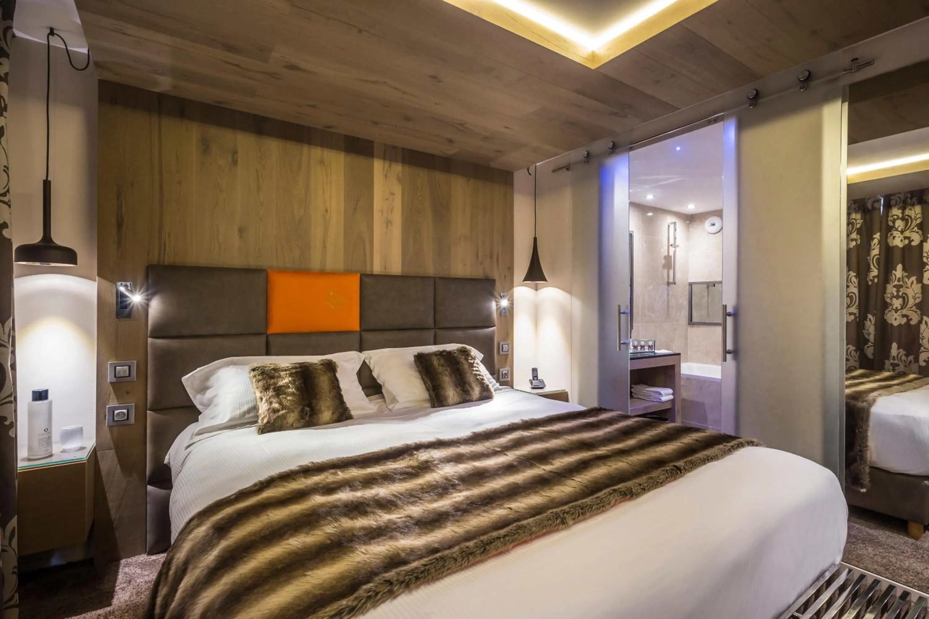 Bedroom, Bed in Hôtel Taj-I Mah by Les Etincelles