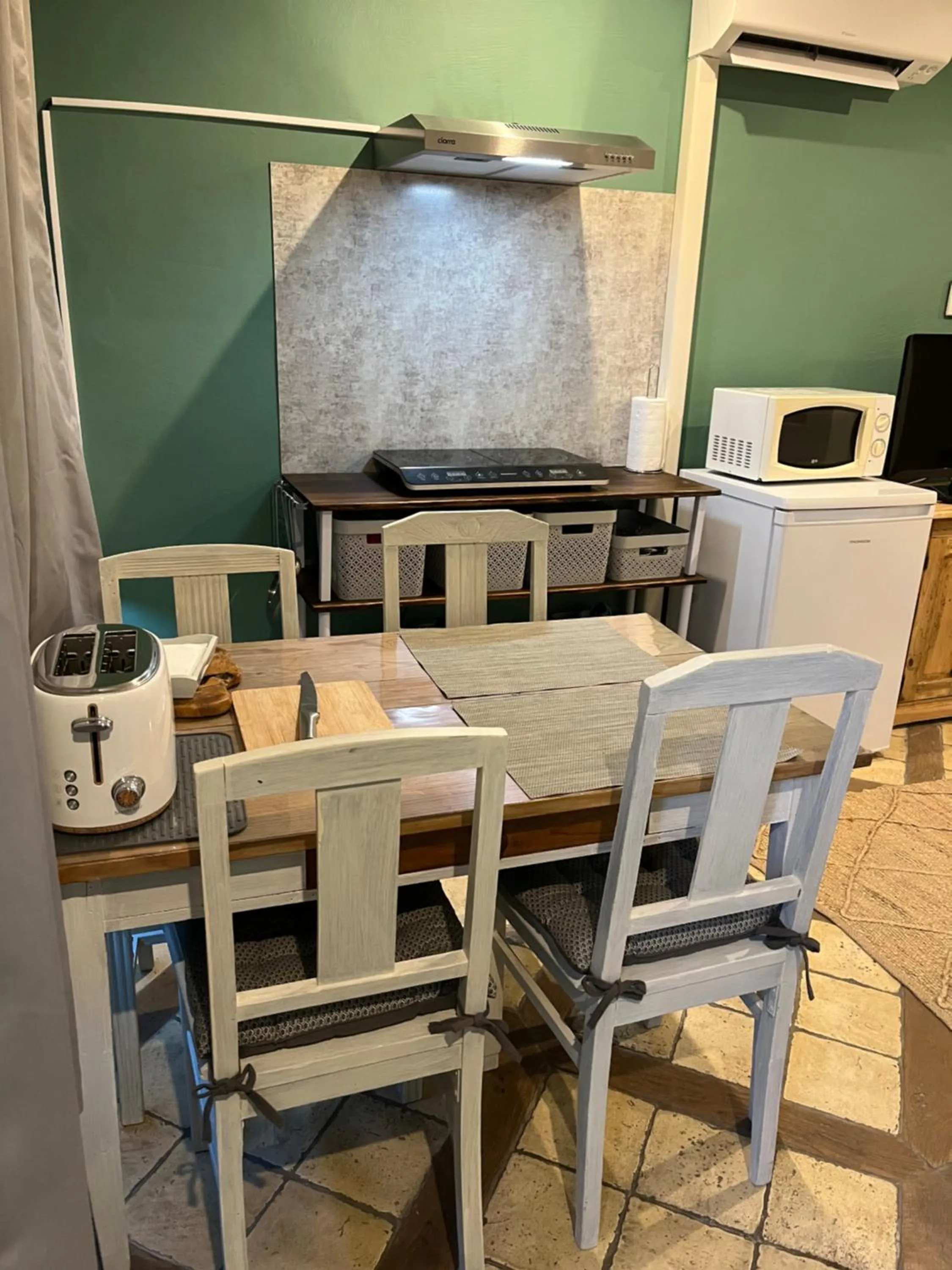 Dining area in Gîte Studio "La Cambra dé Monflanquin" Studio Cottage