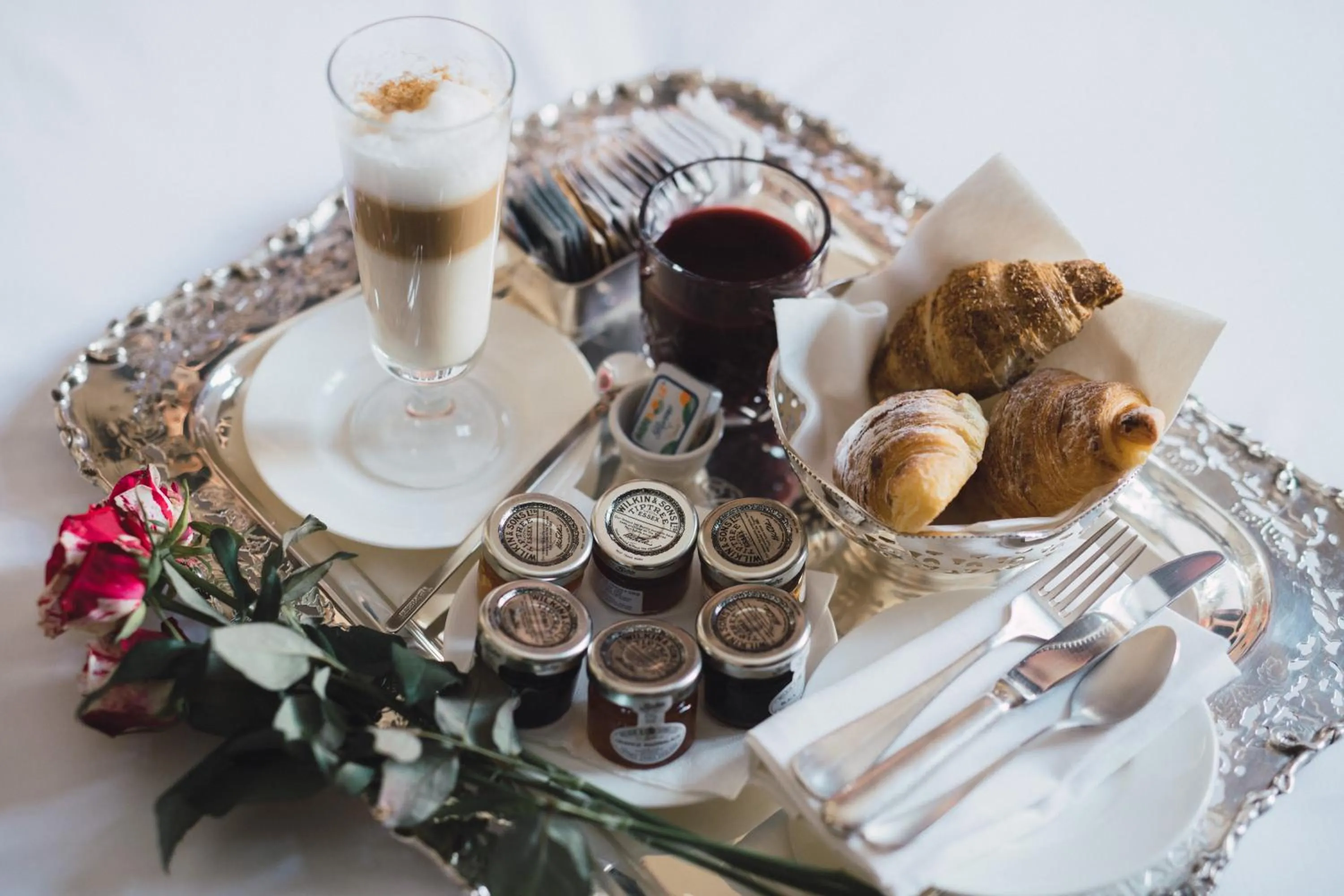 Food and drinks in Vmaison Hotel Messina