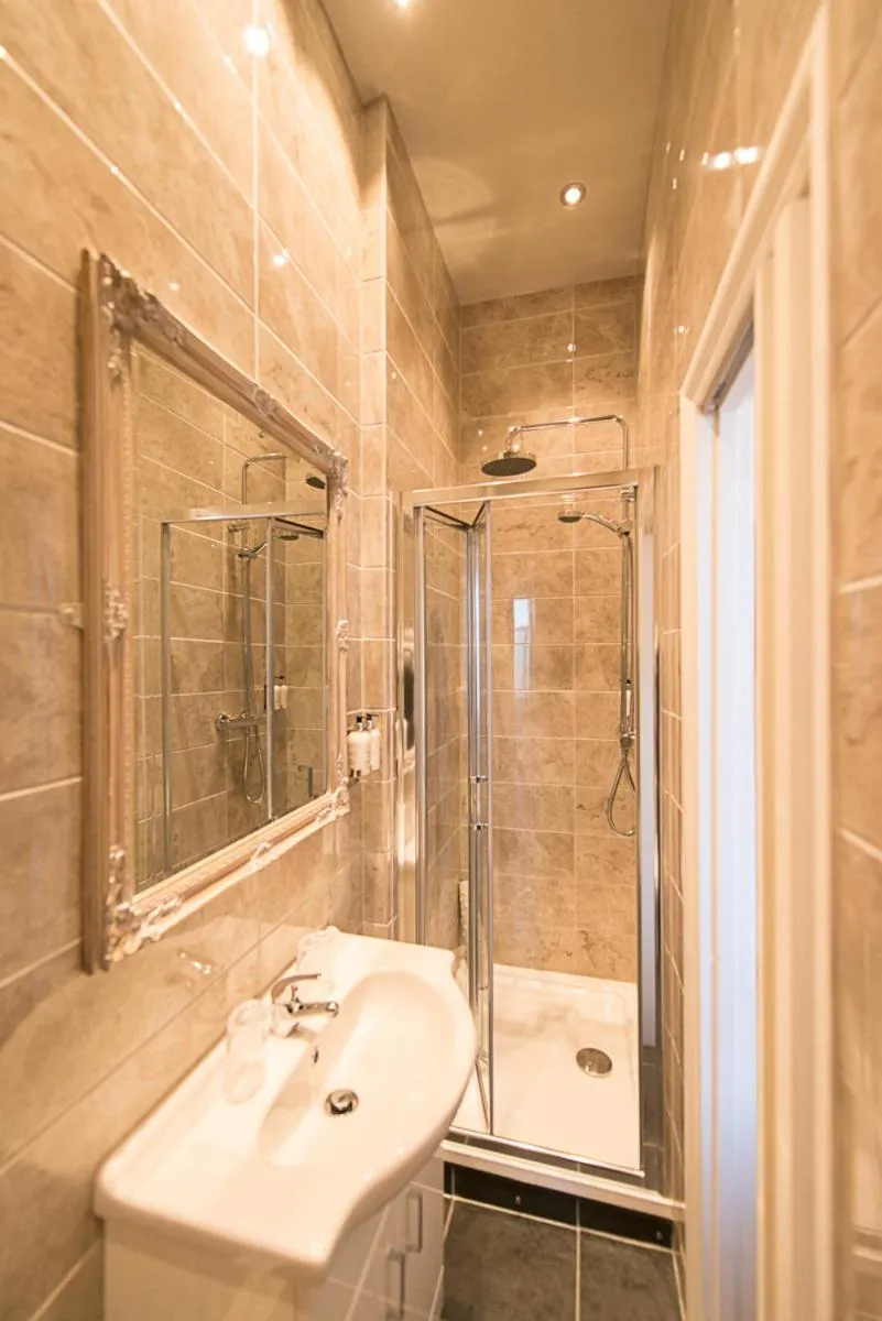 Bathroom in Glewstone Court Country House Hotel