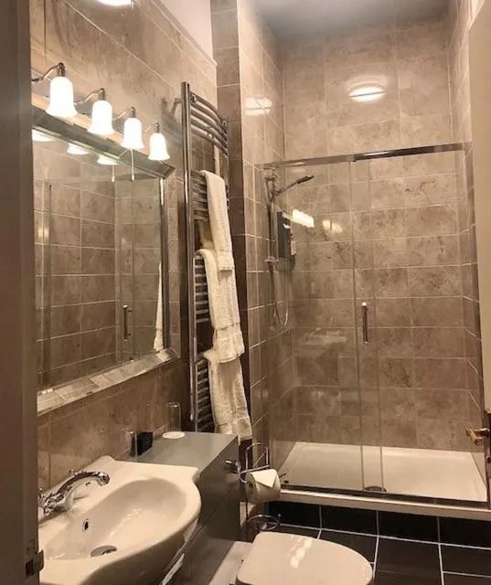 Bathroom in Glewstone Court Country House Hotel