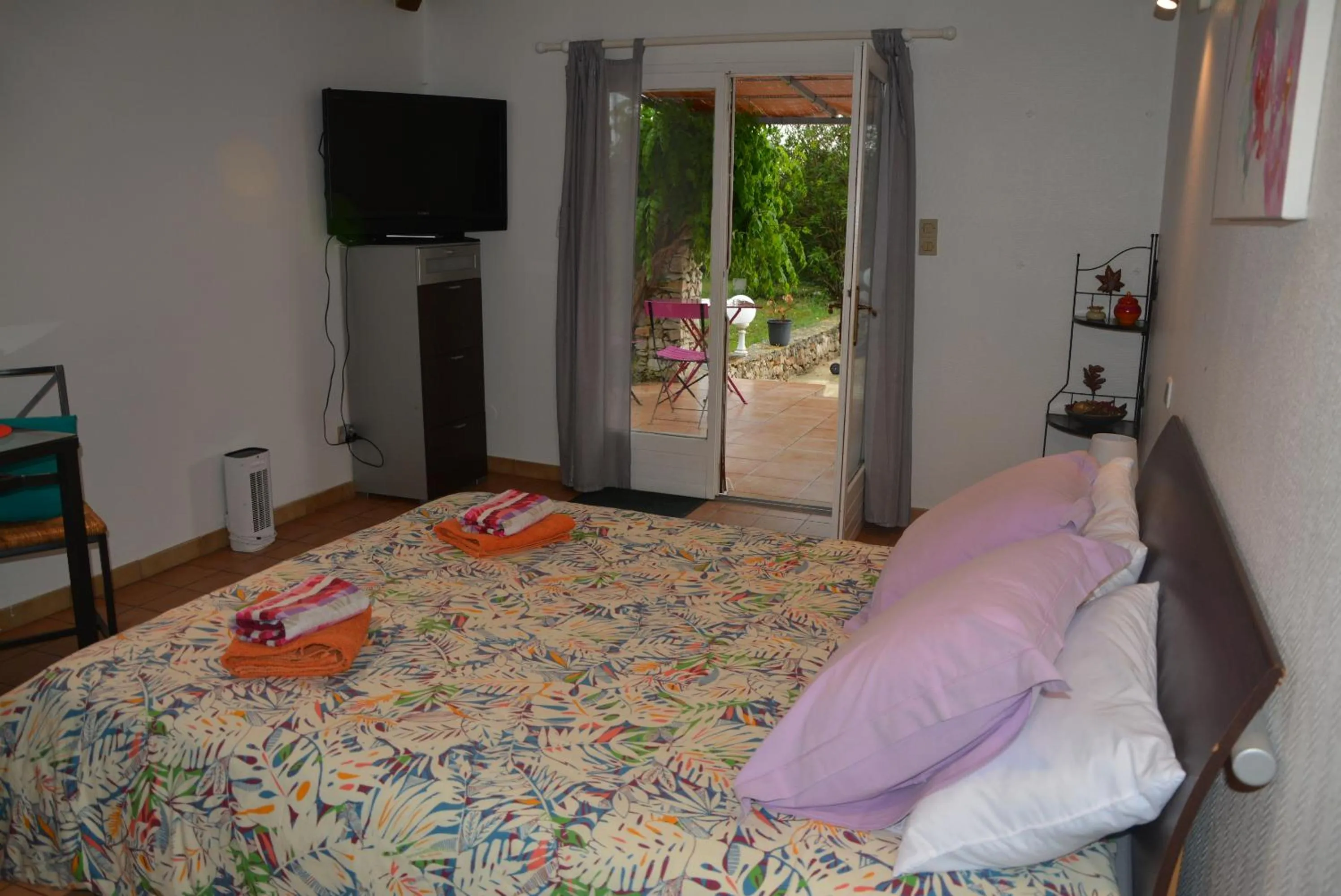 Bed in Le Mas de Cocagne - Gite et Chambre d'hôte - Piscine et SPA