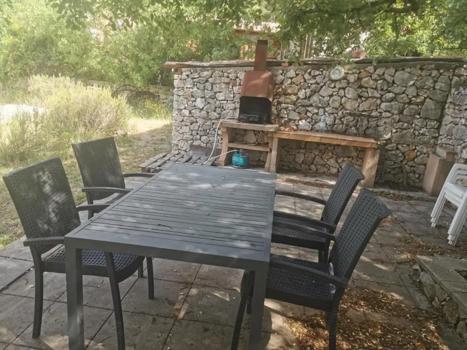 Patio in Le Mas de Cocagne - Gite et Chambre d'hôte - Piscine et SPA