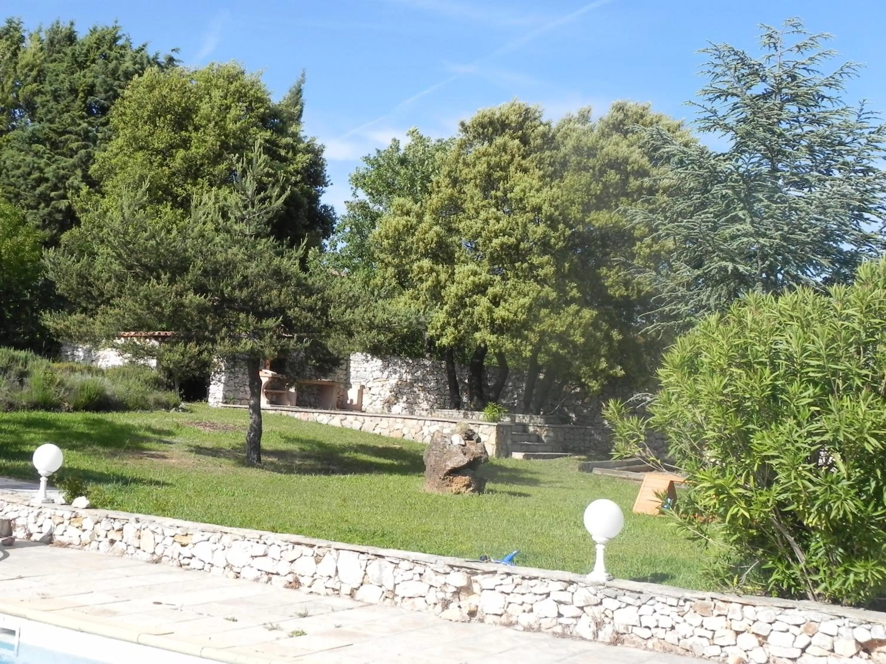 Garden view in Le Mas de Cocagne - Gite et Chambre d'hôte - Piscine et SPA