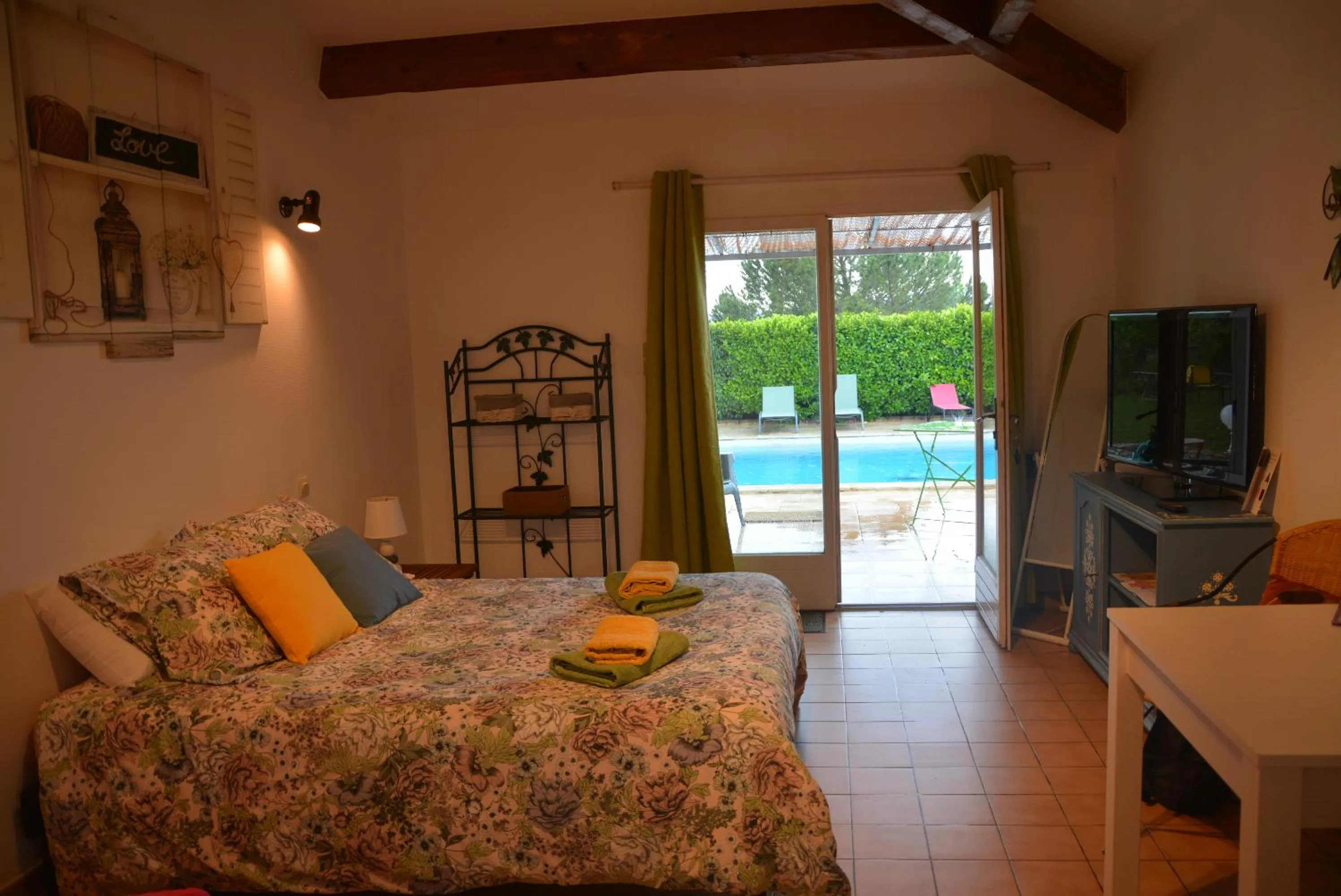 Bed in Le Mas de Cocagne - Gite et Chambre d'hôte - Piscine et SPA