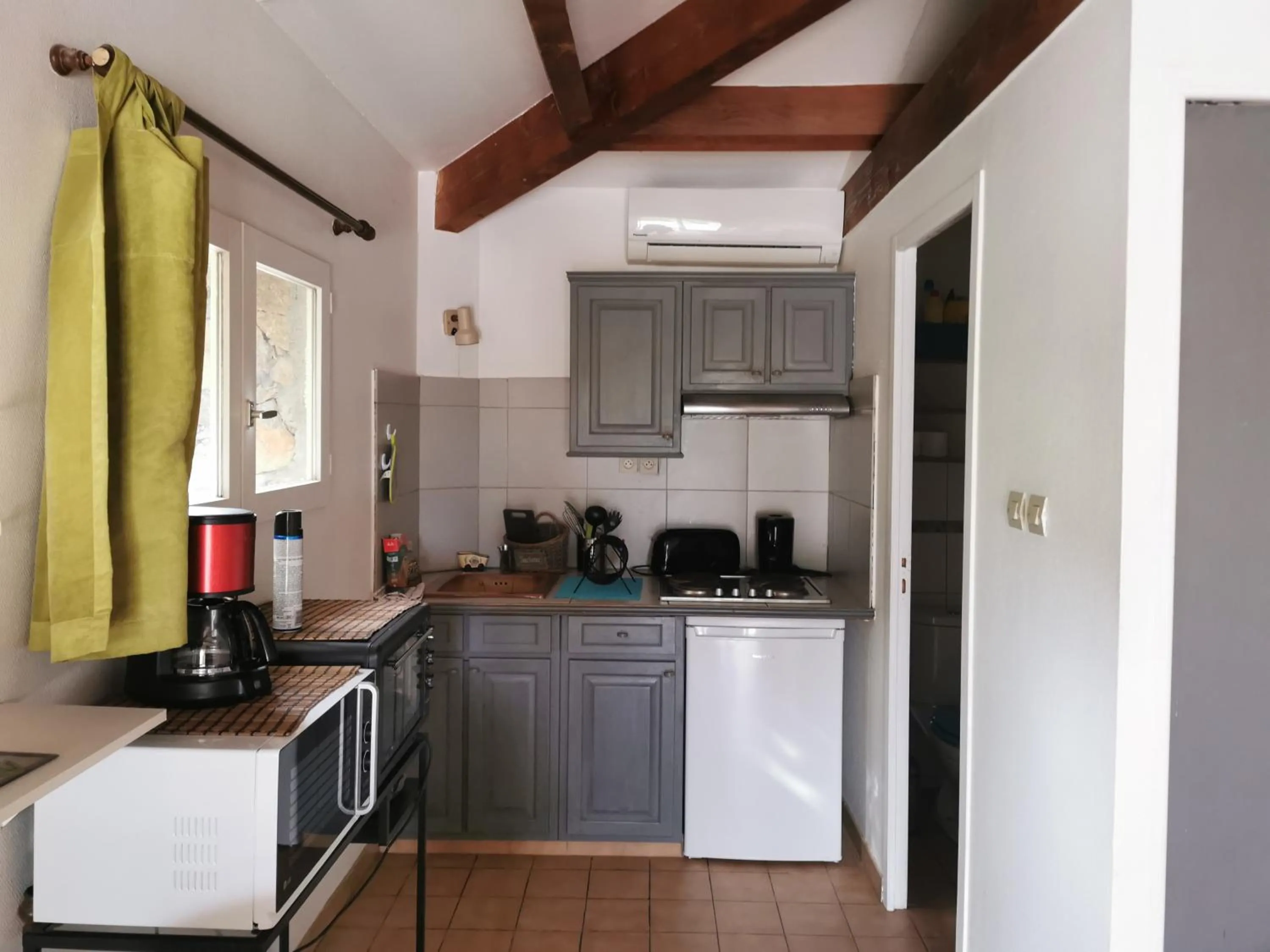 Kitchen or kitchenette in Le Mas de Cocagne - Gite et Chambre d'hôte - Piscine et SPA