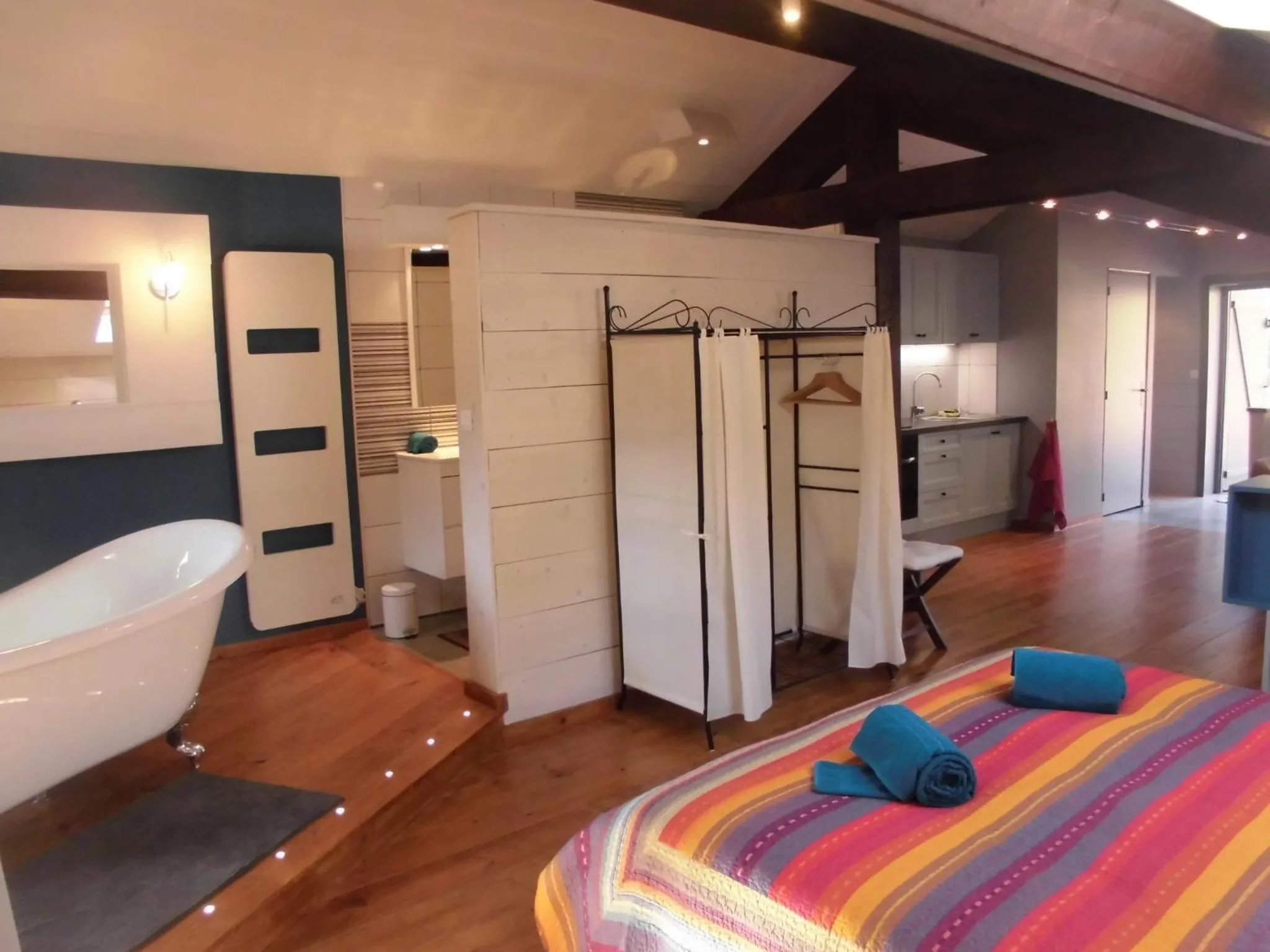 Bathroom, Bed in La Sauvanière