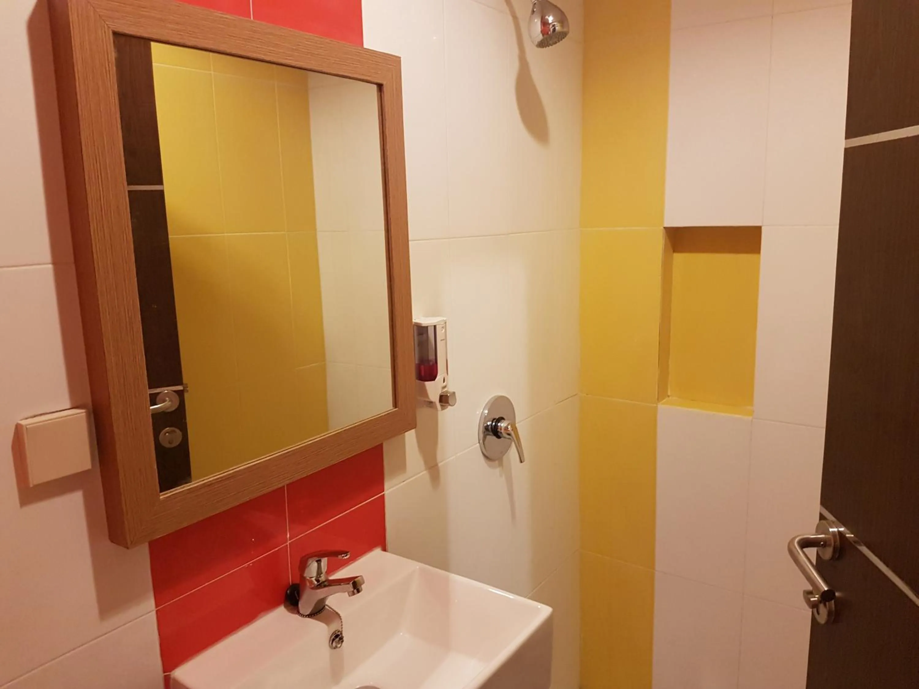 Bathroom in Budget Hotel Ambon