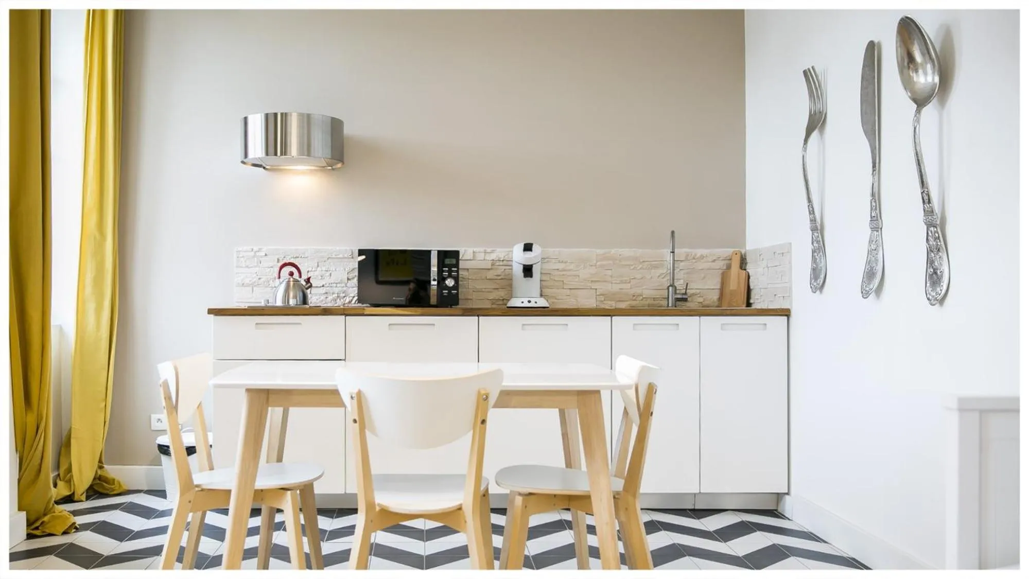 Kitchen or kitchenette in URBAN LOFT & SPA Marseille