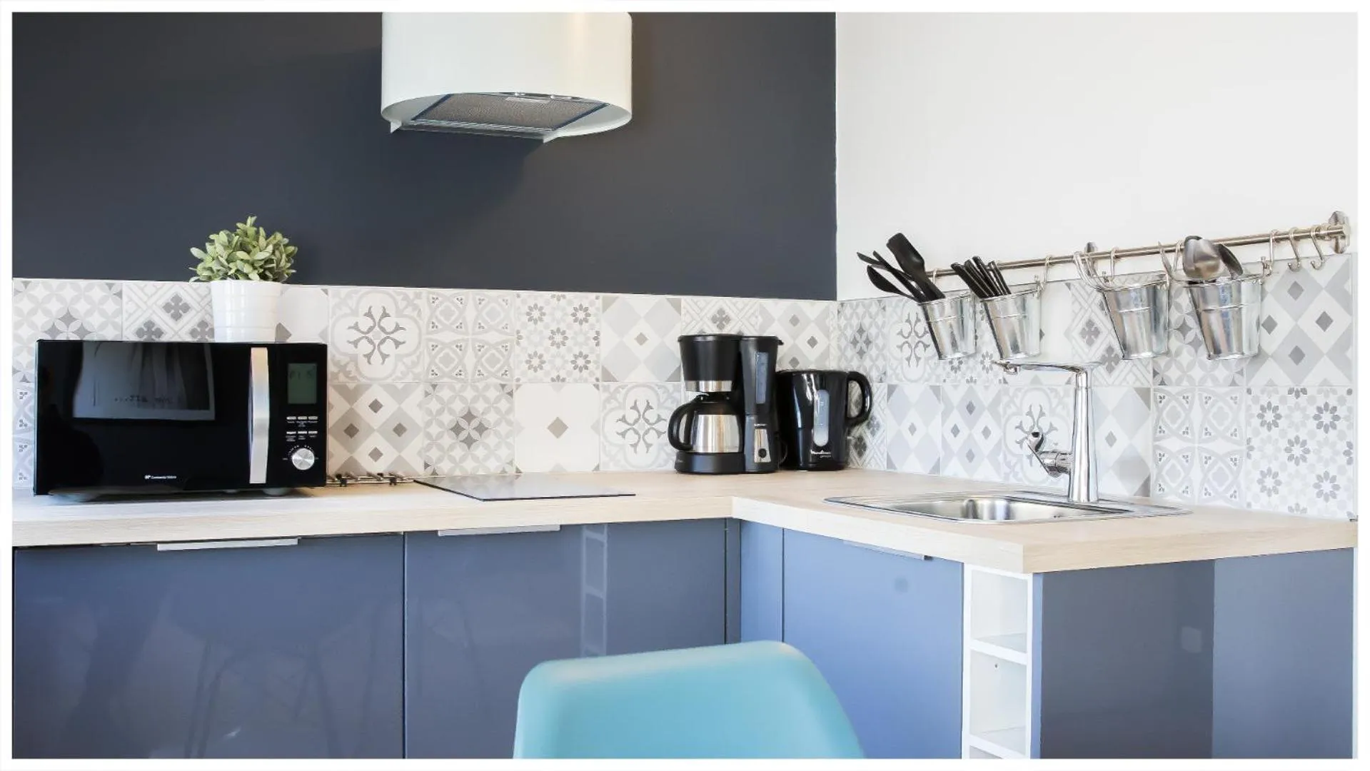 Coffee/tea facilities in URBAN LOFT & SPA Marseille