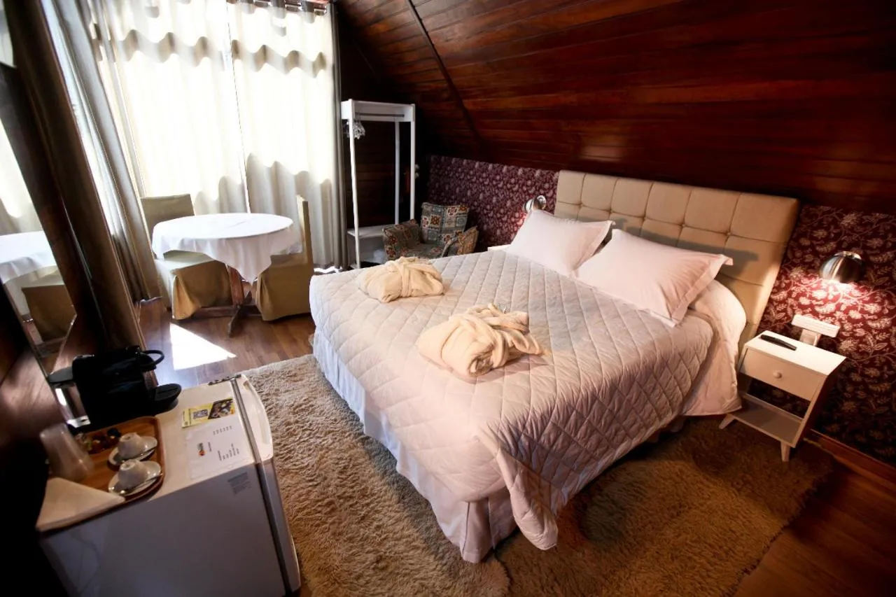 Bed in Pousada Alpes