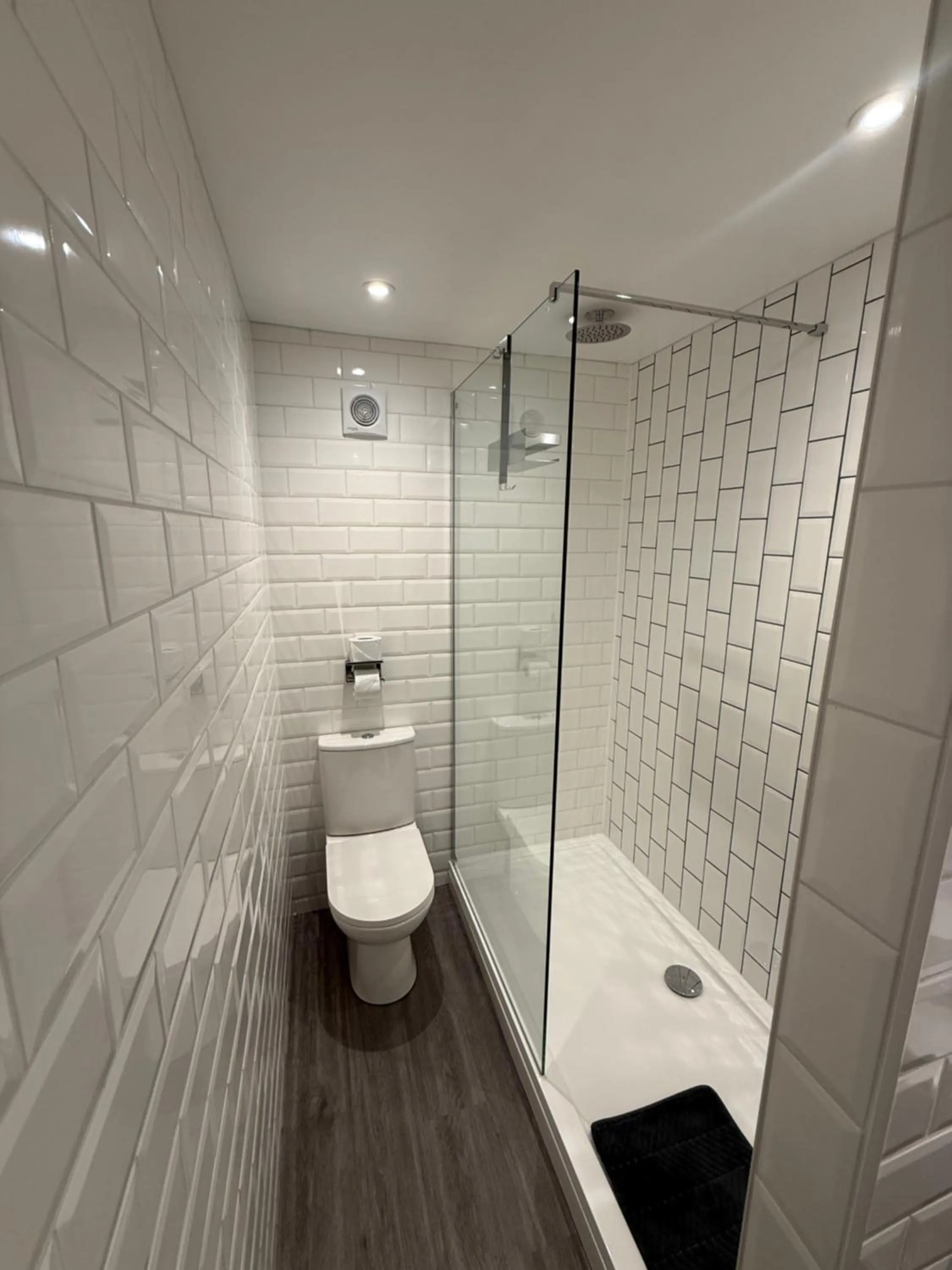 Shower in The White Horse