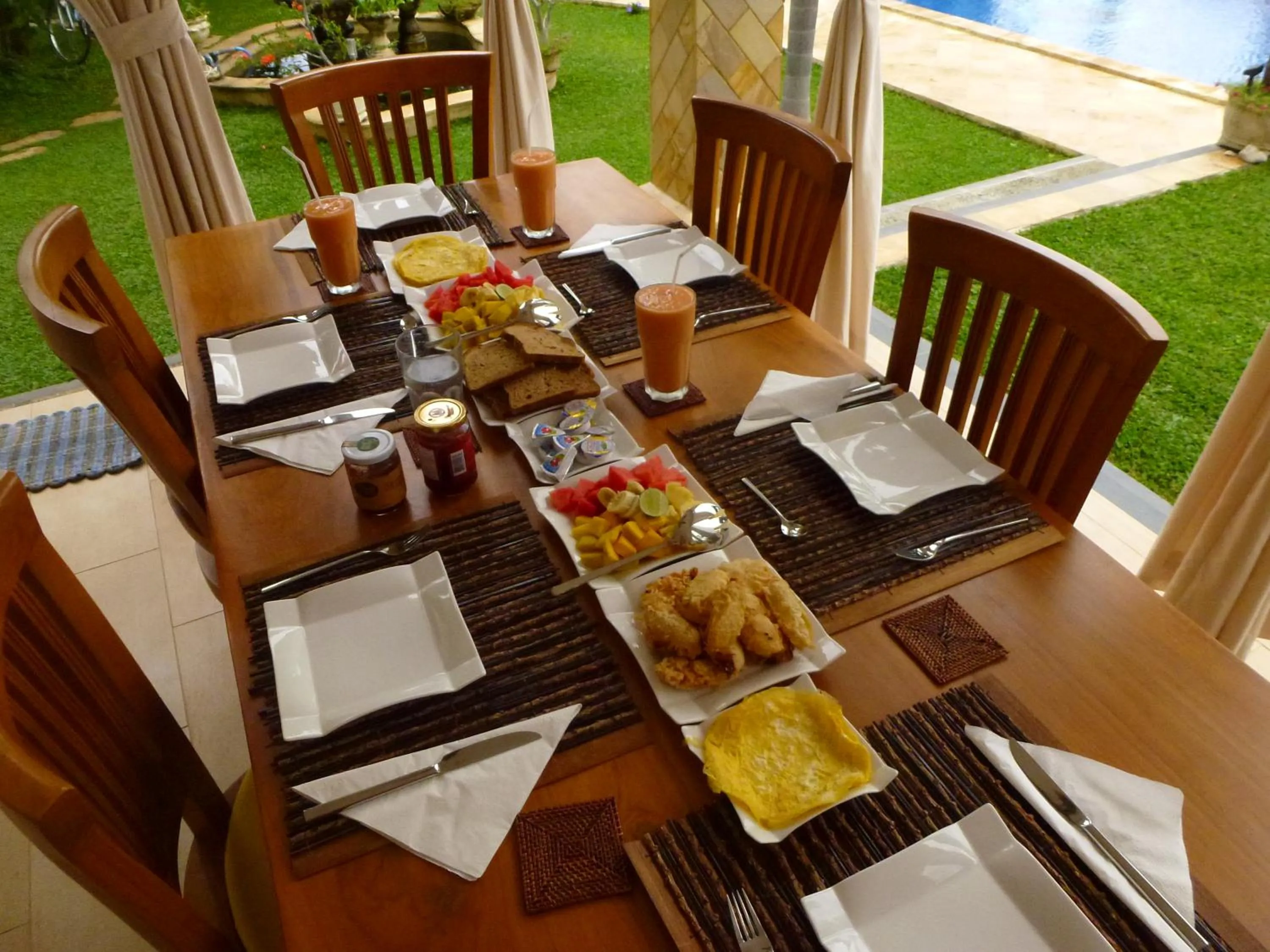 Breakfast in Villa Jakaranda and Villa Marakuya