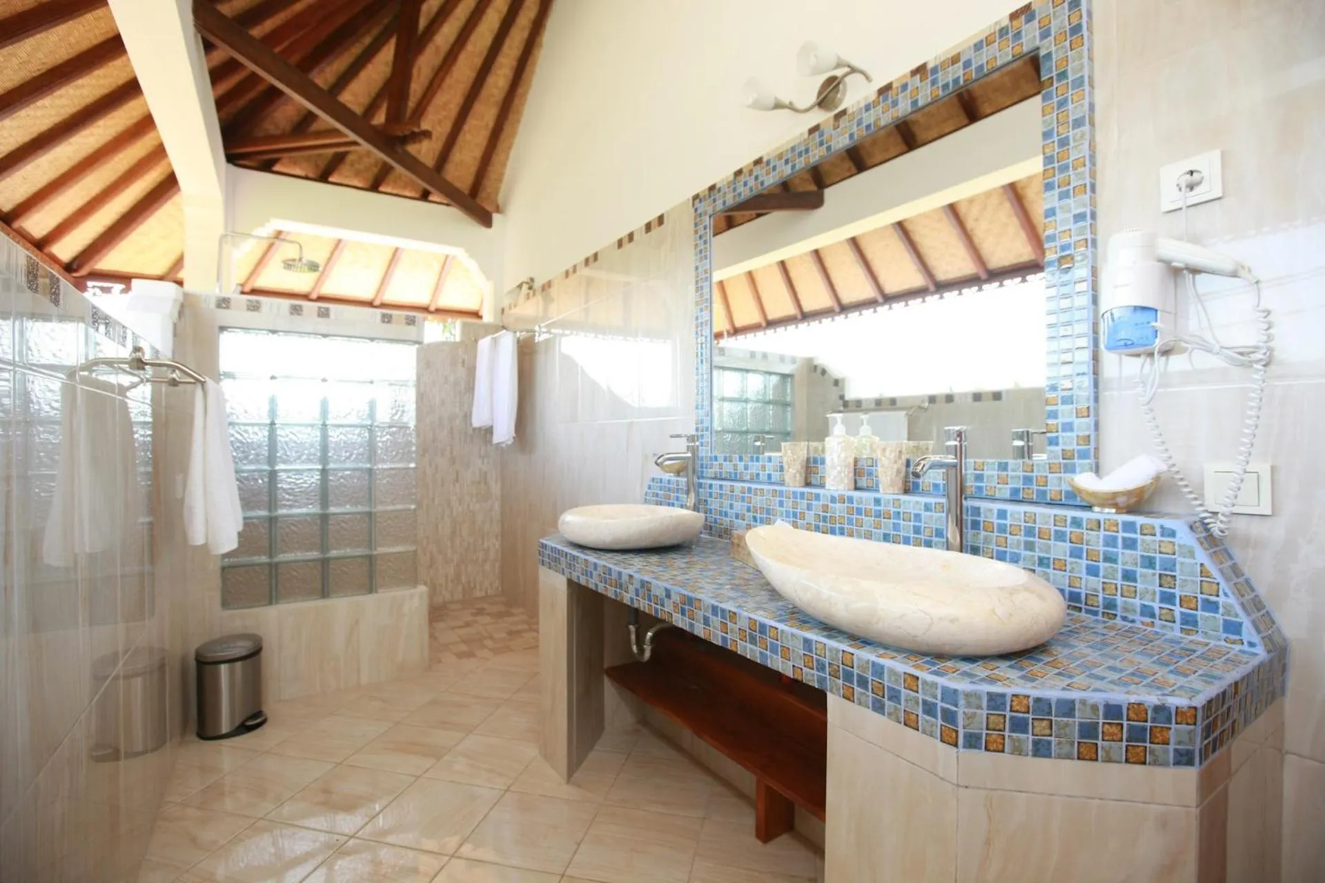 Bathroom in Villa Jakaranda and Villa Marakuya