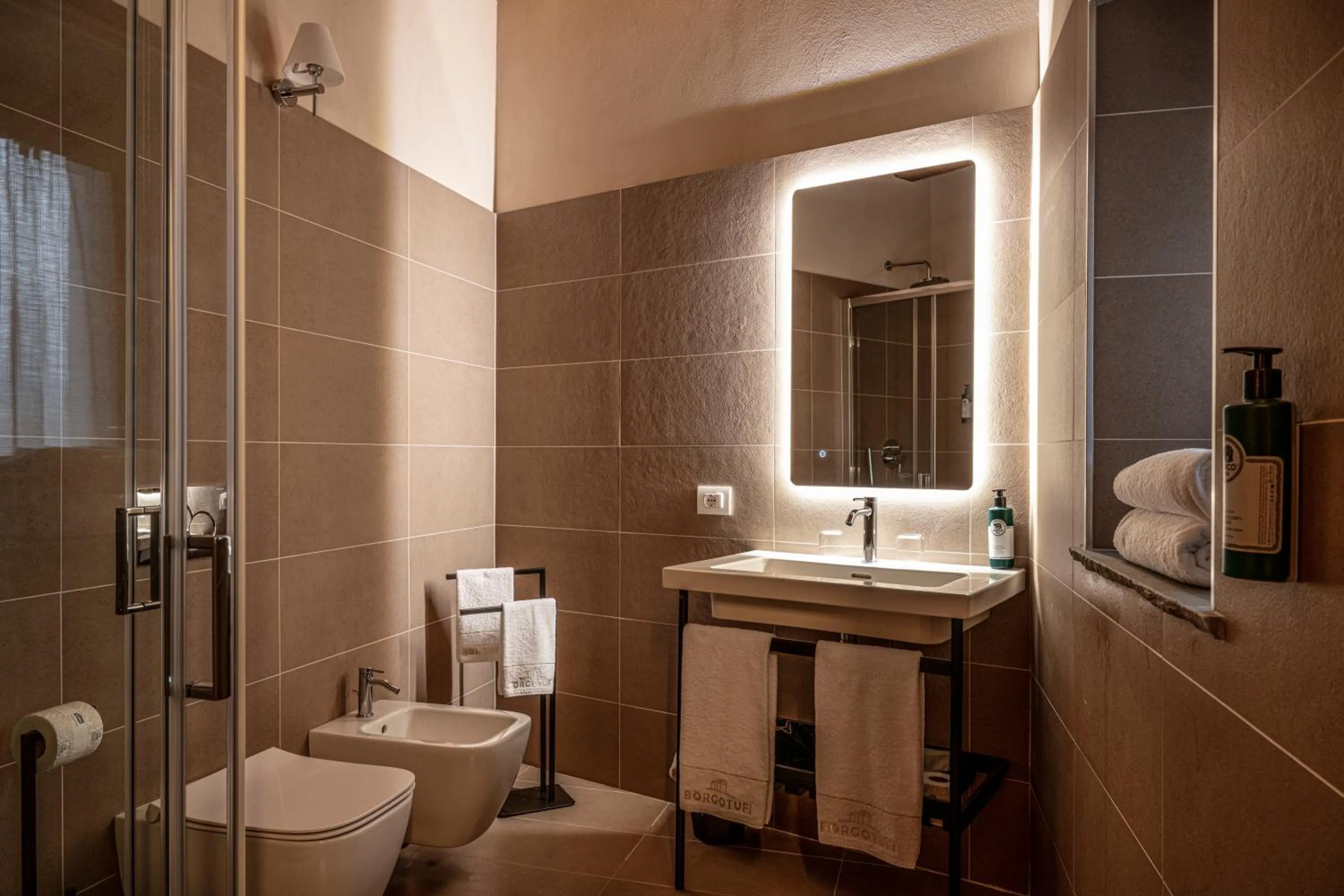 Bathroom in Borgotufi Albergo Diffuso
