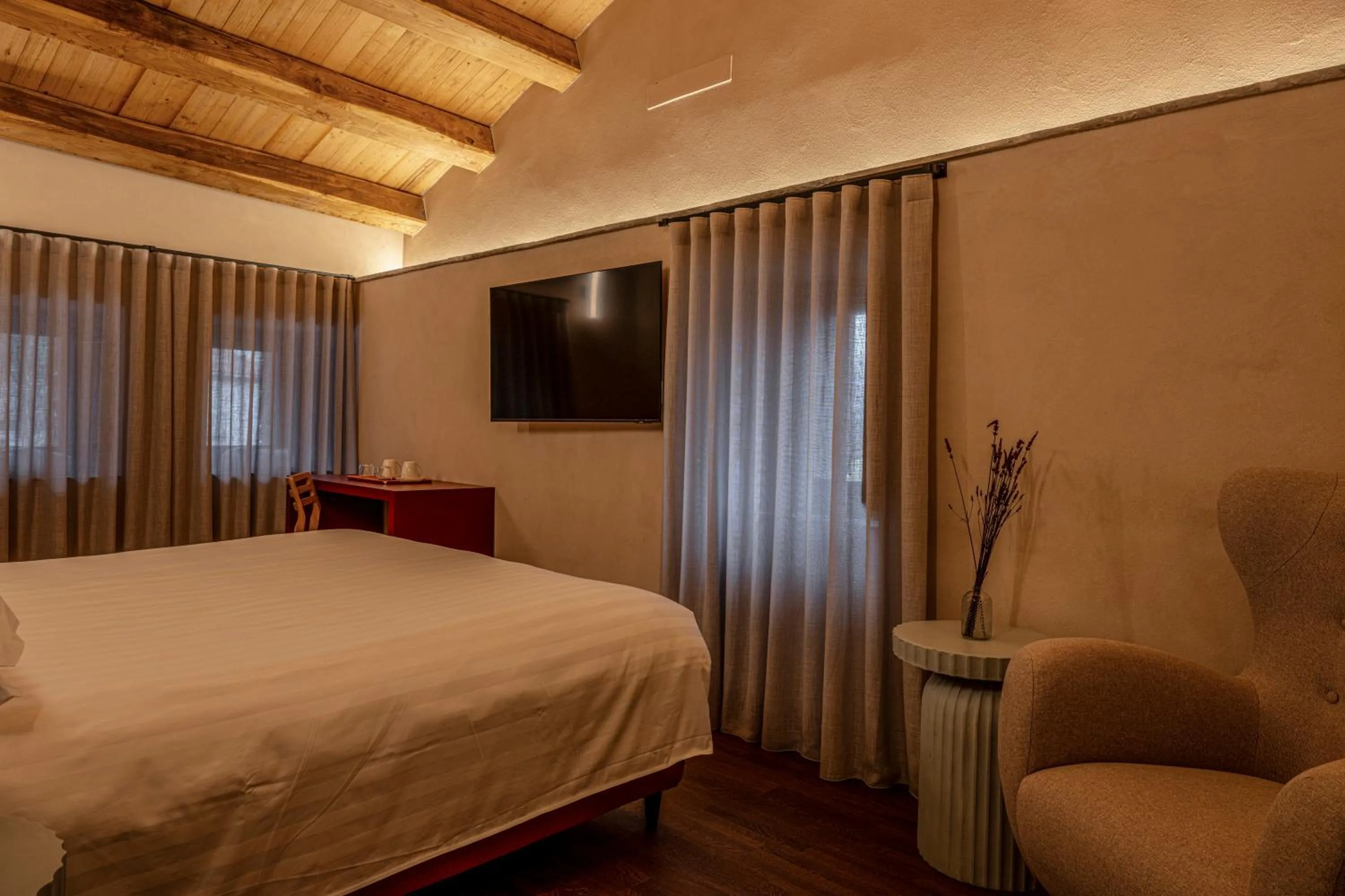 Photo of the whole room, Bed in Borgotufi Albergo Diffuso