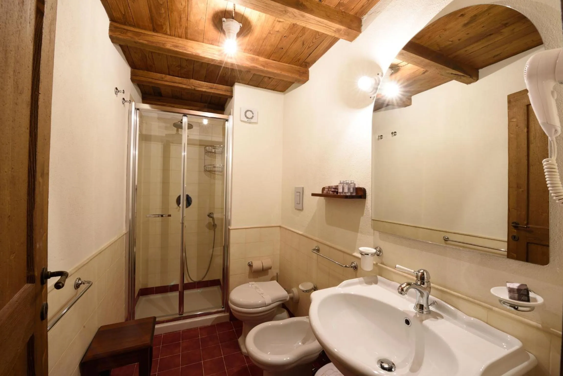 Shower in Borgotufi Albergo Diffuso