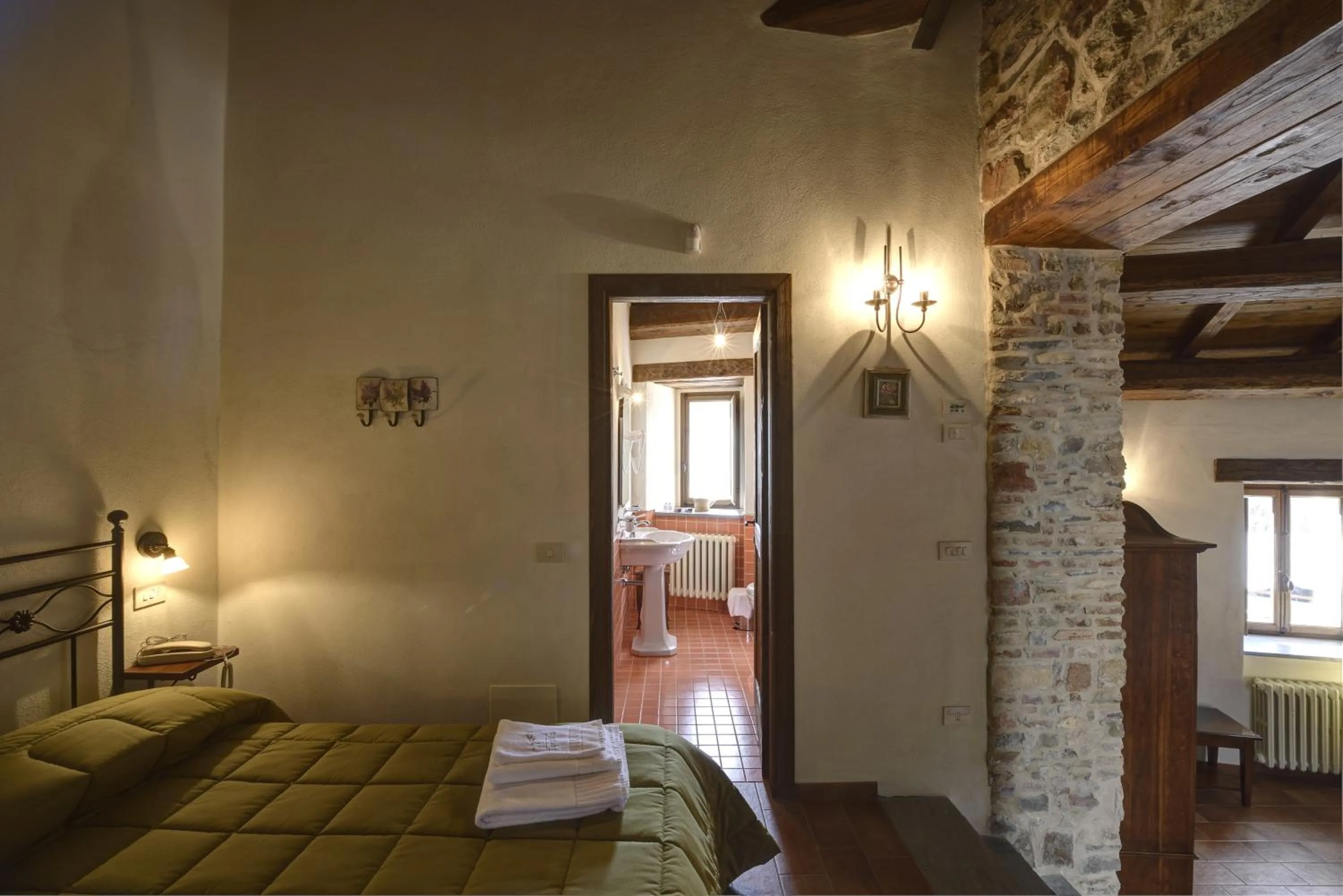 Bed in Borgotufi Albergo Diffuso